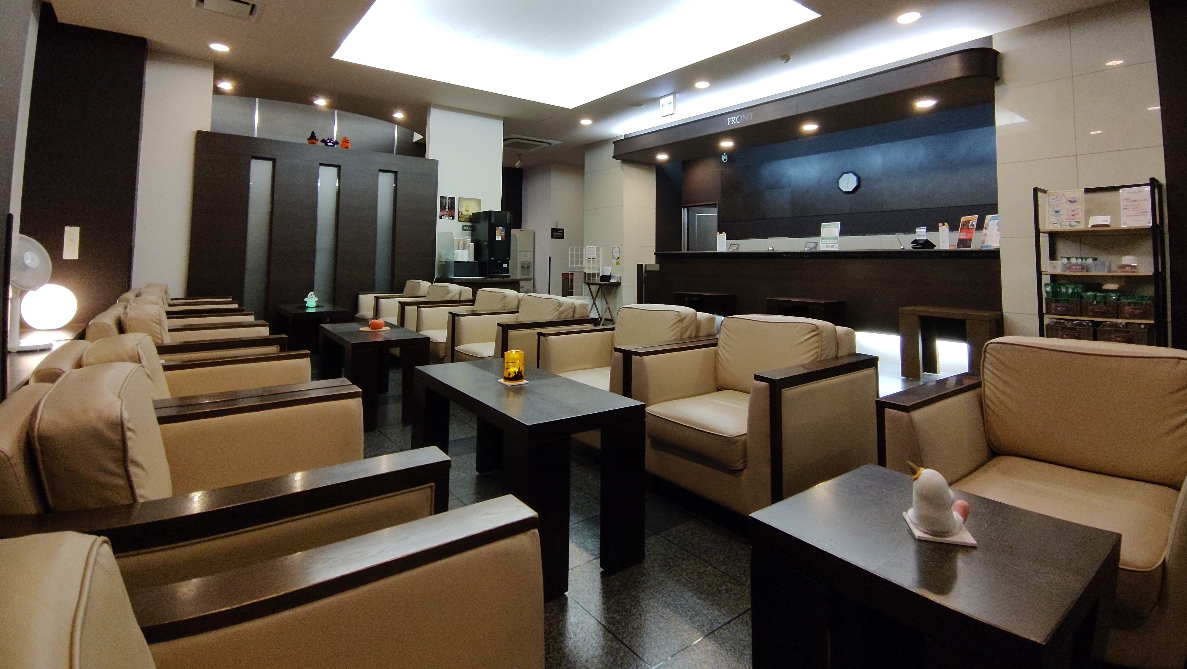 【本館ロビー】フロントカウンター