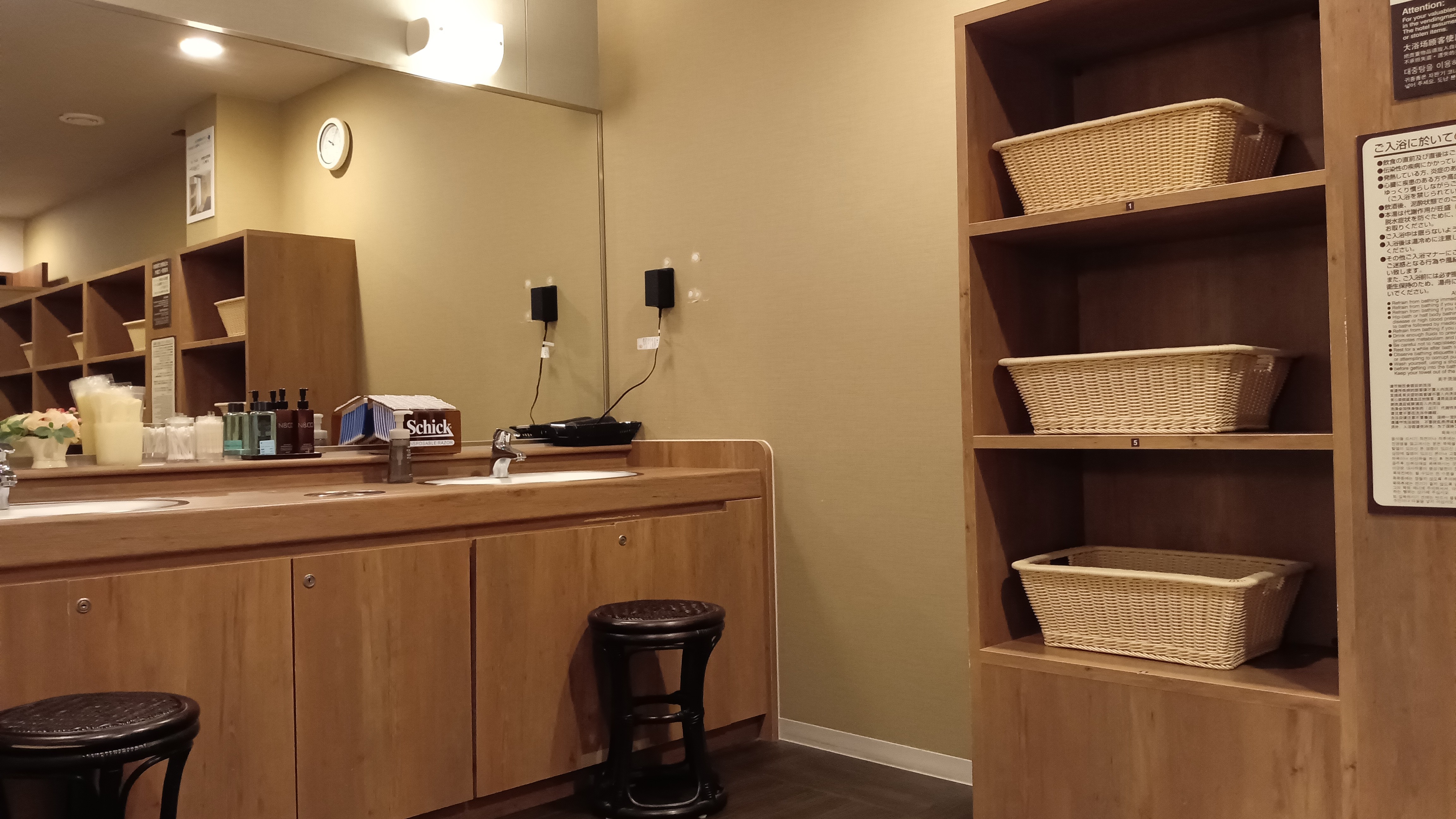 西館◆男性大浴場◆脱衣所内