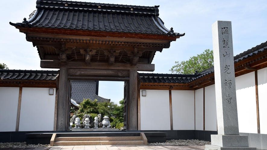 *【光禅寺】当館より徒歩5分。加賀藩前田家縁りの寺院で、漫画家藤子不二雄Ａさんの生家でもあります。