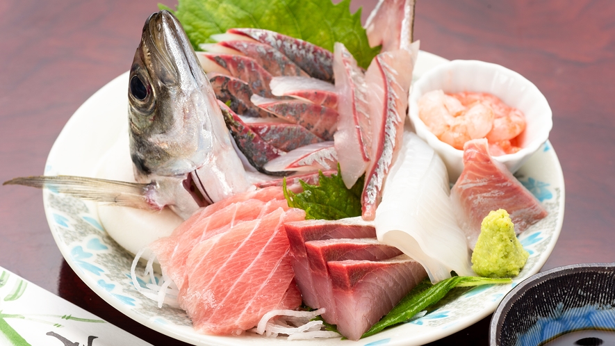 *【夕食一例お刺身盛り合わせ】その日に獲れたの新鮮な魚をたくさんお召し上がりください♪
