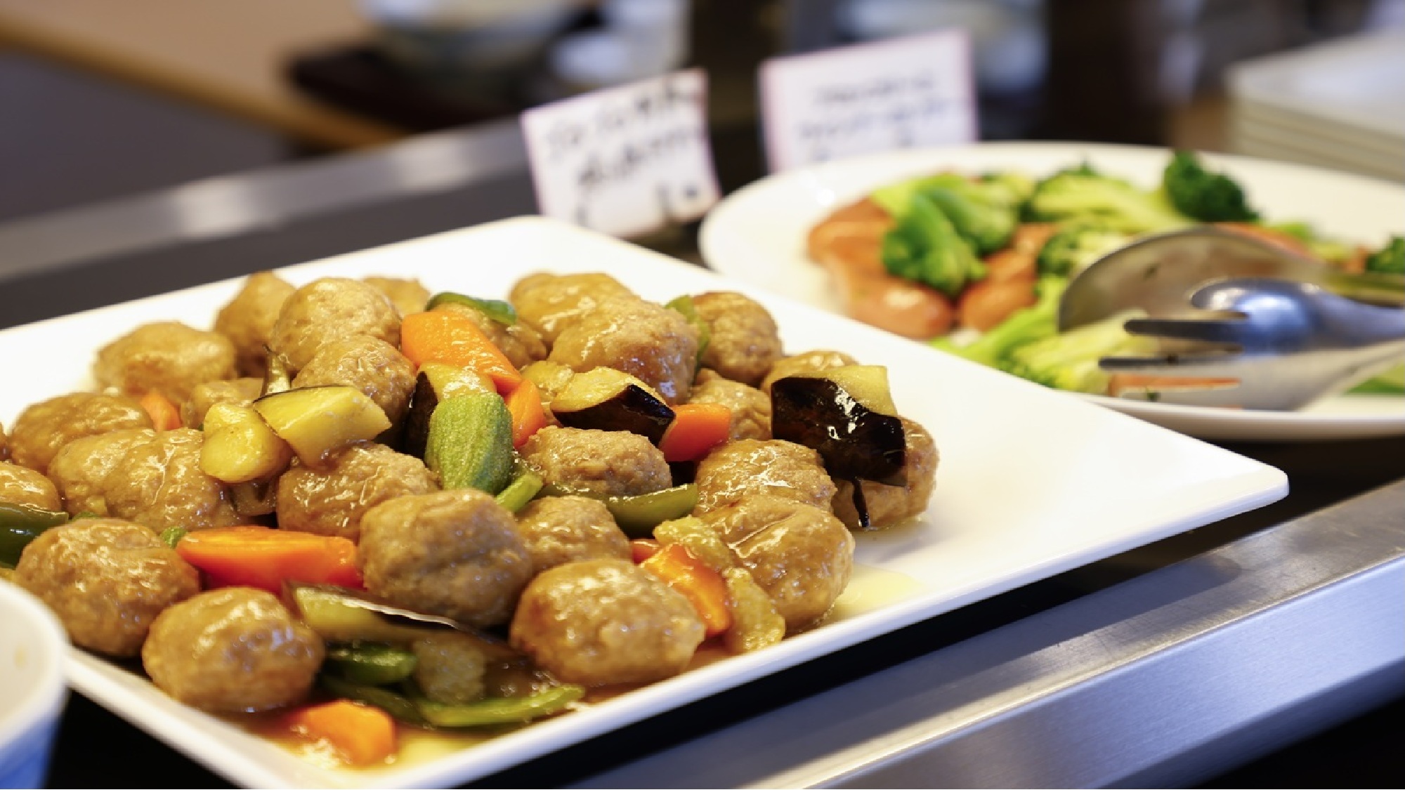 朝食　肉団子甘酢炒め