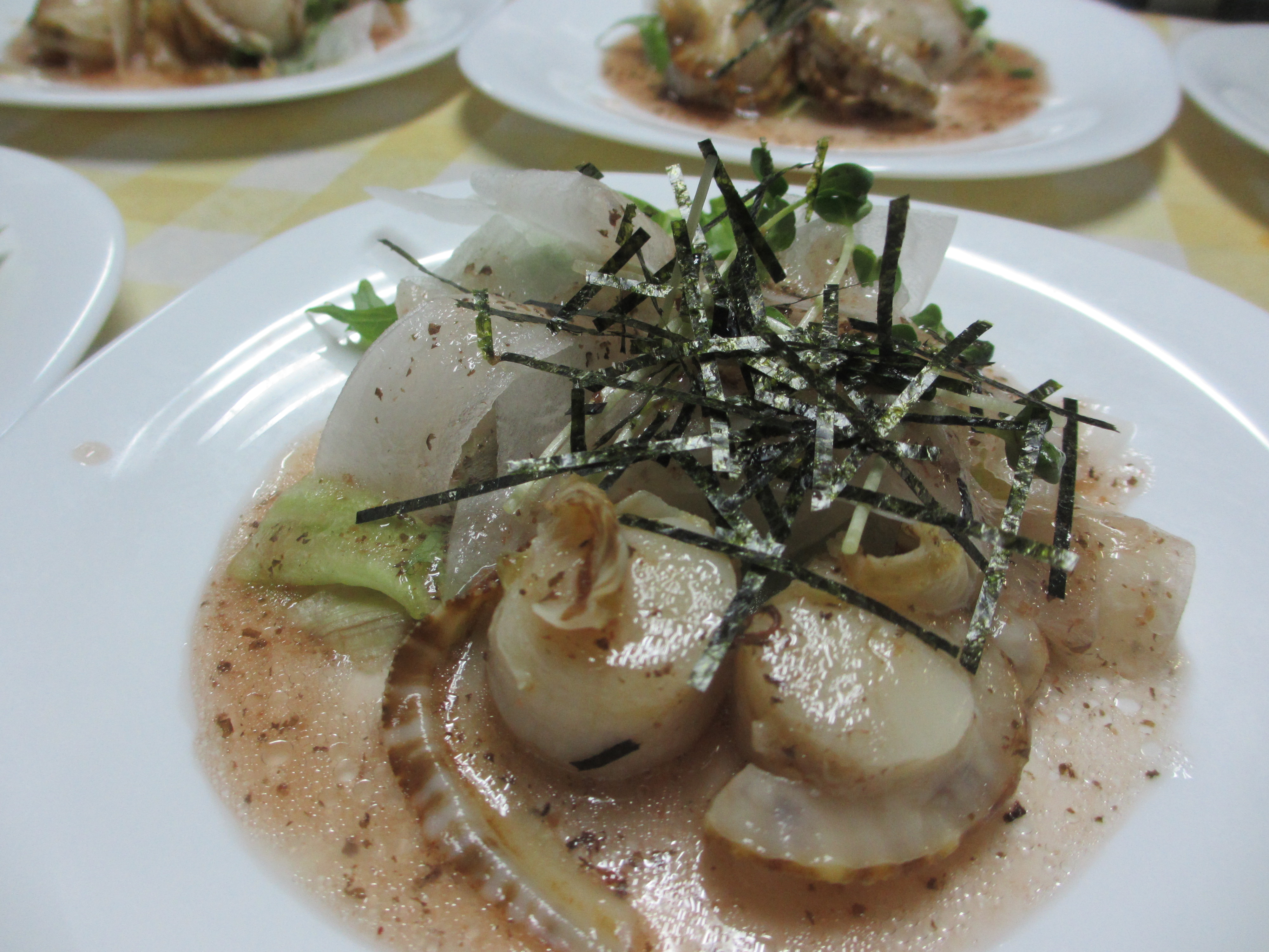 ホタテとだいこんのカルパッチョ梅味