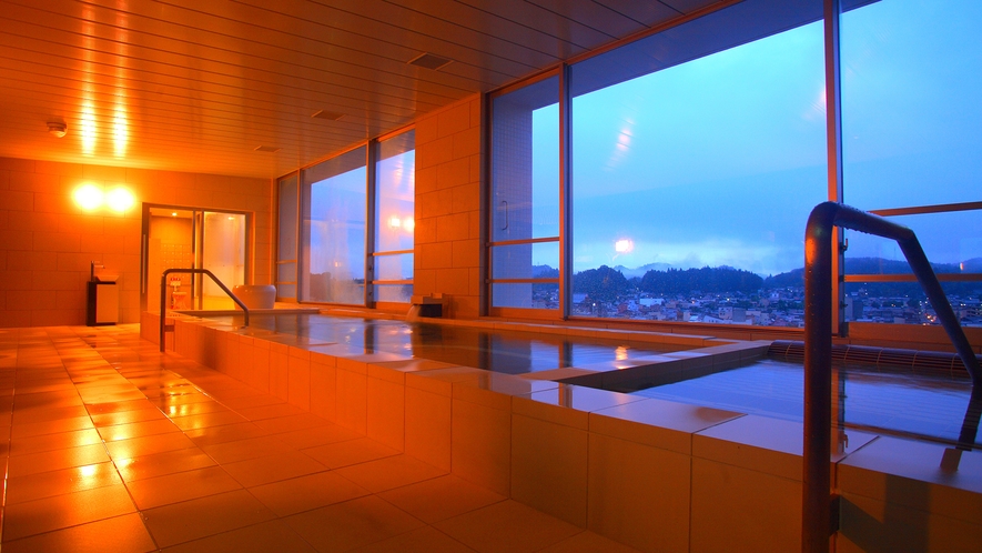 姉妹館スパホテルアルピナのお風呂も、無料でご利用頂けます。最上階からの眺めは抜群です。