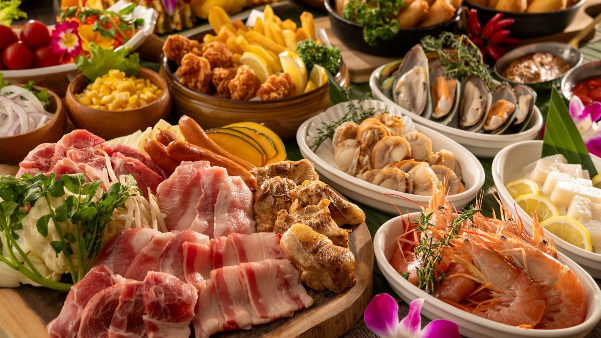 【金・土曜日】夕食はガーデンバーベキュー（食べ放題＋飲み放題）付の1泊2食温泉付きプラン