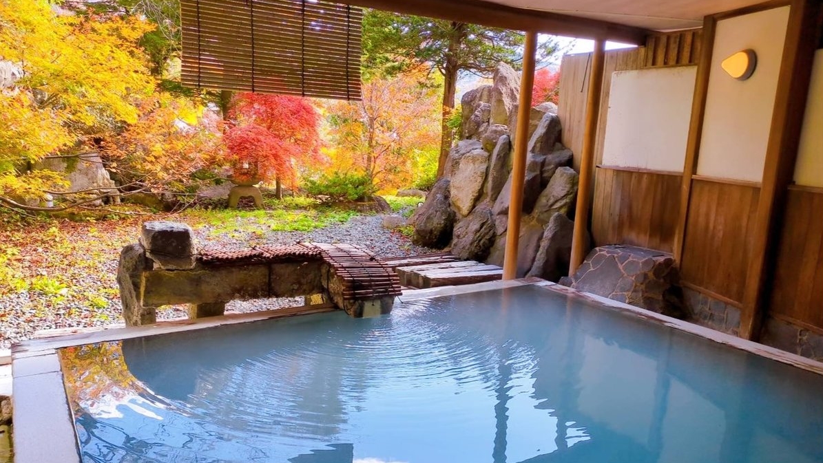秋の露天風呂