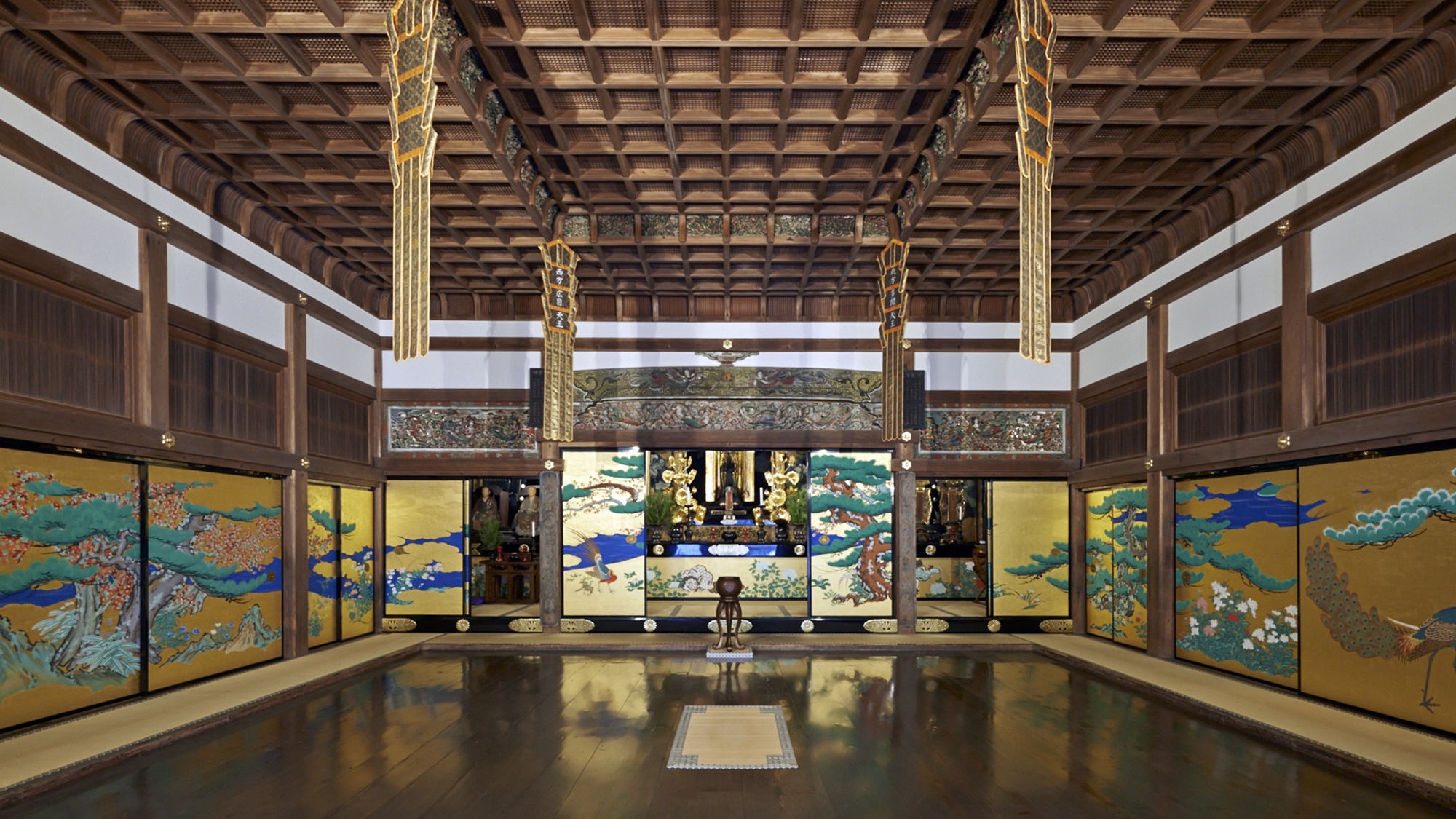 *【周辺観光】格式ある寺院建築。細部までこだわった意匠が美しい瑞巌寺本堂。豪華な装飾が目を引きます。