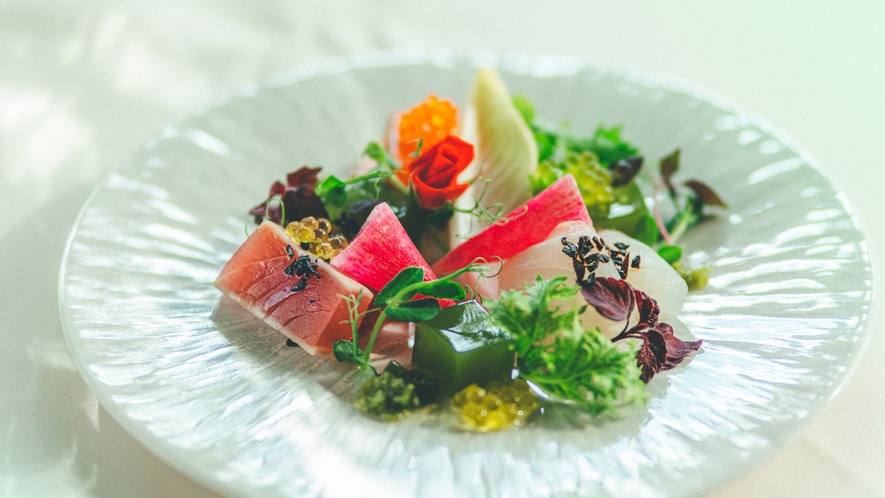 カルパッチョ　彩り野菜と掛川茶と昆布出汁のジュレ