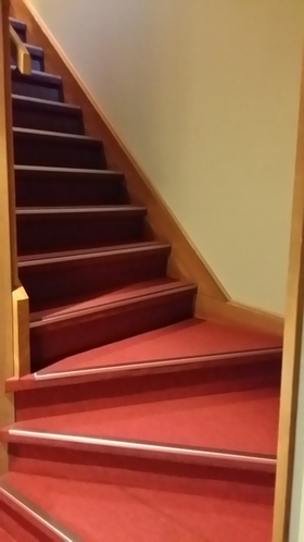 ２階に上がる階段