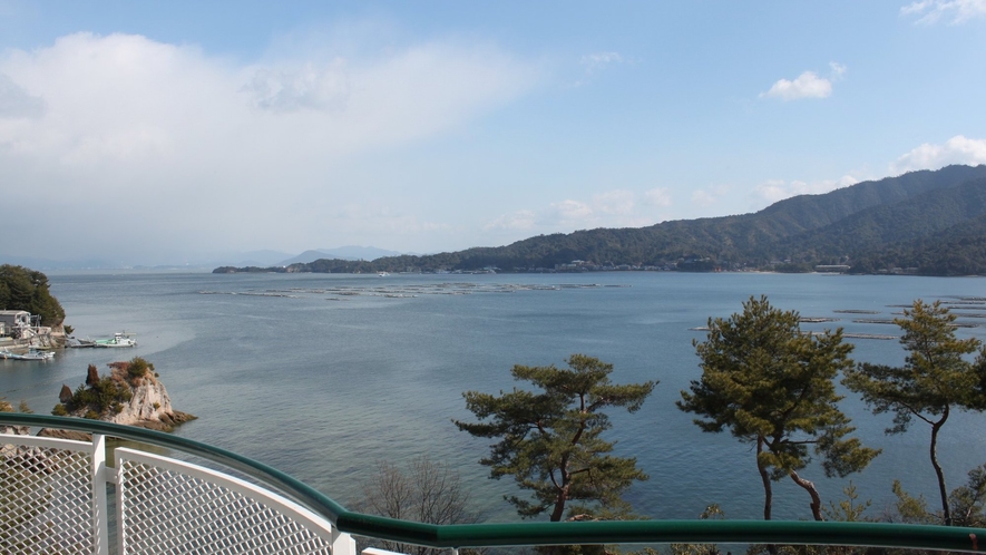 【ツイン海側】正面には宮島を望みます。