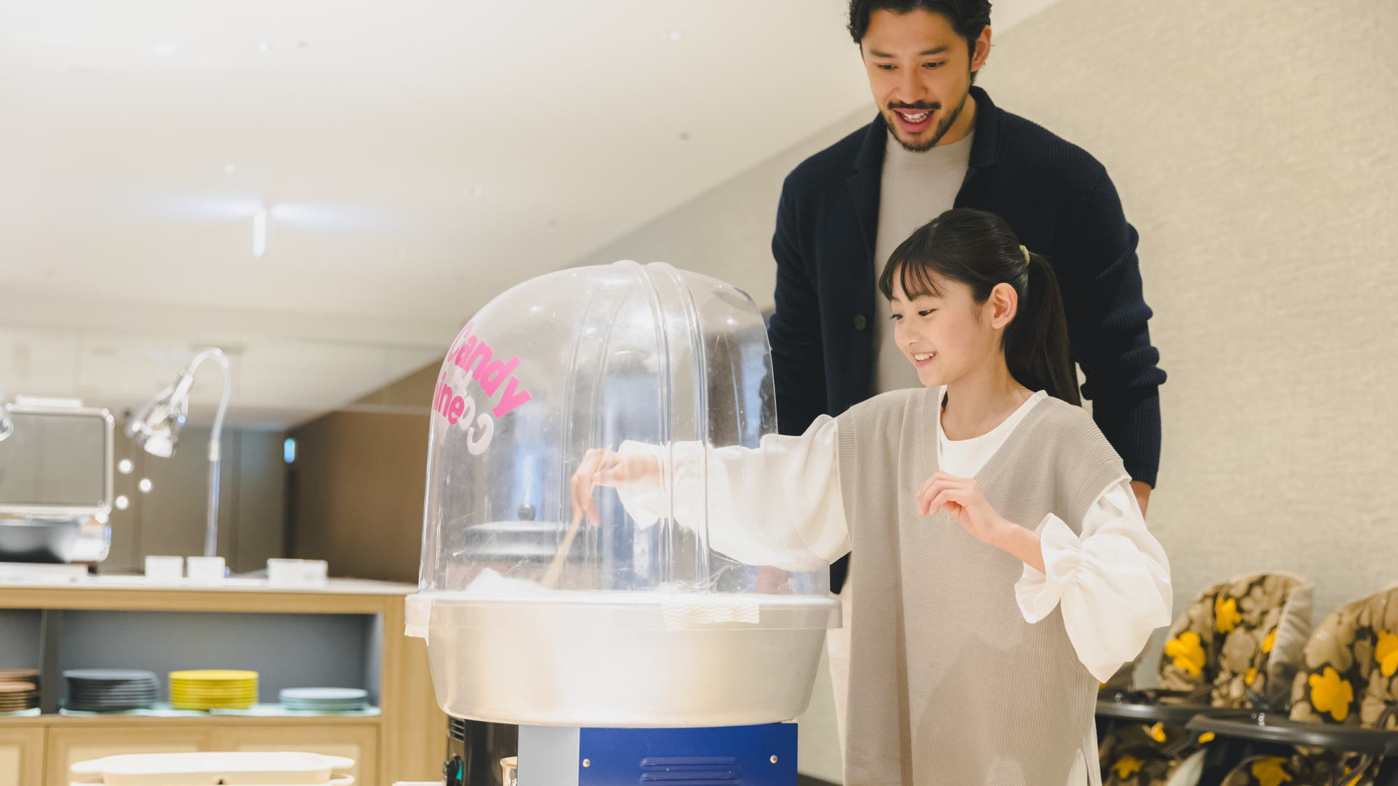 【夕食ビュッフェ】家族で楽しむビュッフェ体験、笑顔で綿菓子を作れます♪