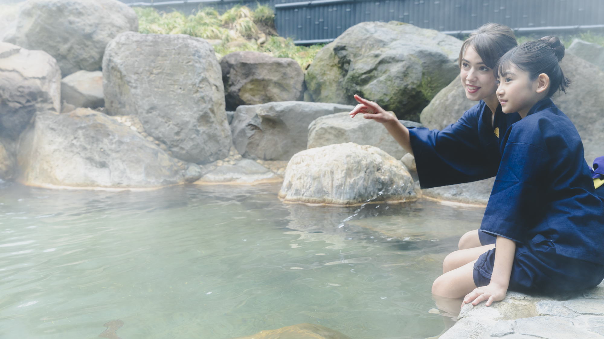 【温泉露天風呂】お子様と一緒に自然に囲まれた露天風呂でほっこり♪