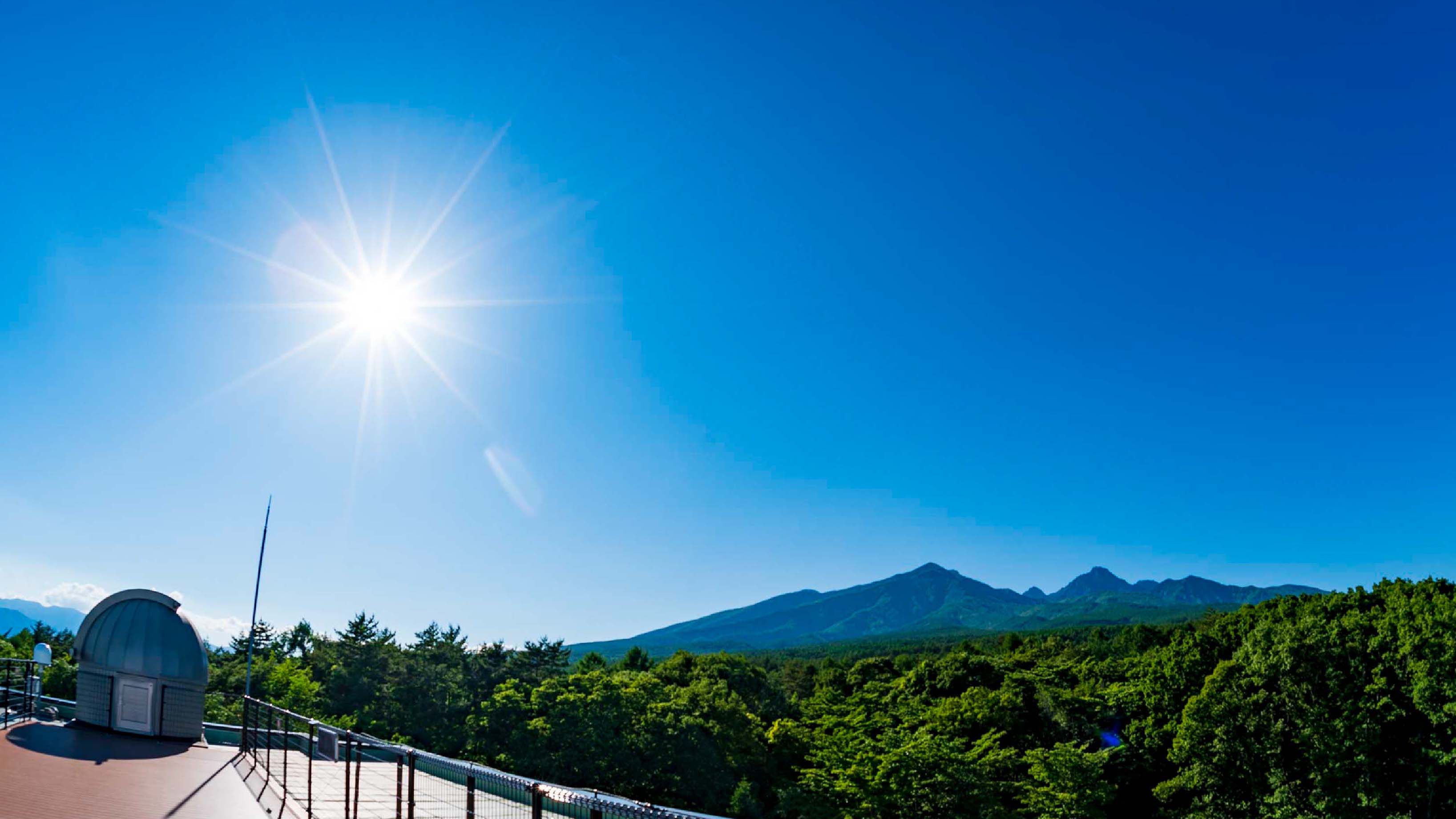 【八ヶ岳SoRaデッキ】八ヶ岳の姿を八ヶ岳ブルーの空の下でご覧ください