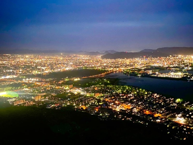 屋島山上より高松市内の夜景を観賞することができます