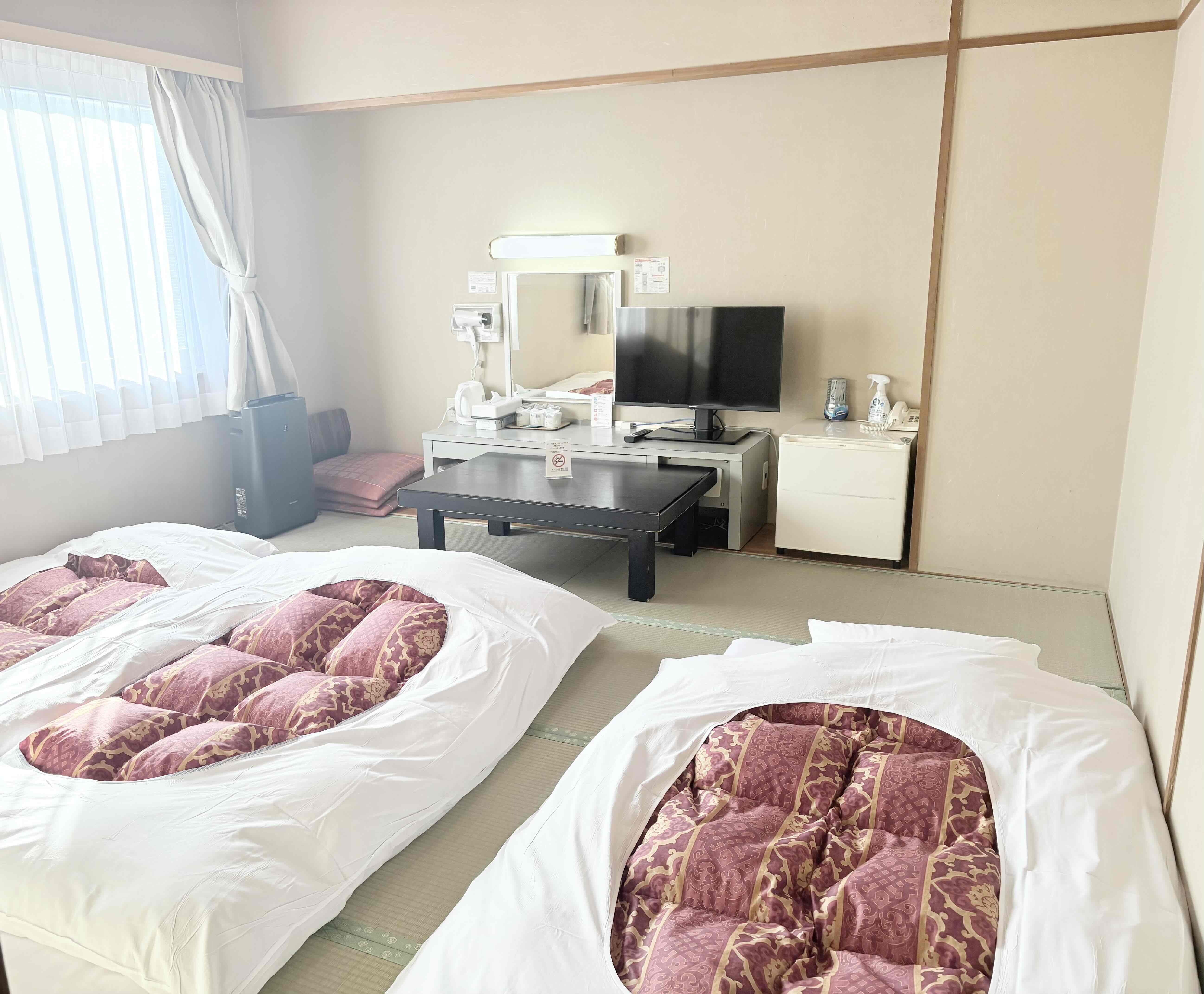 禁煙　和室１　和布団３名様分があります
