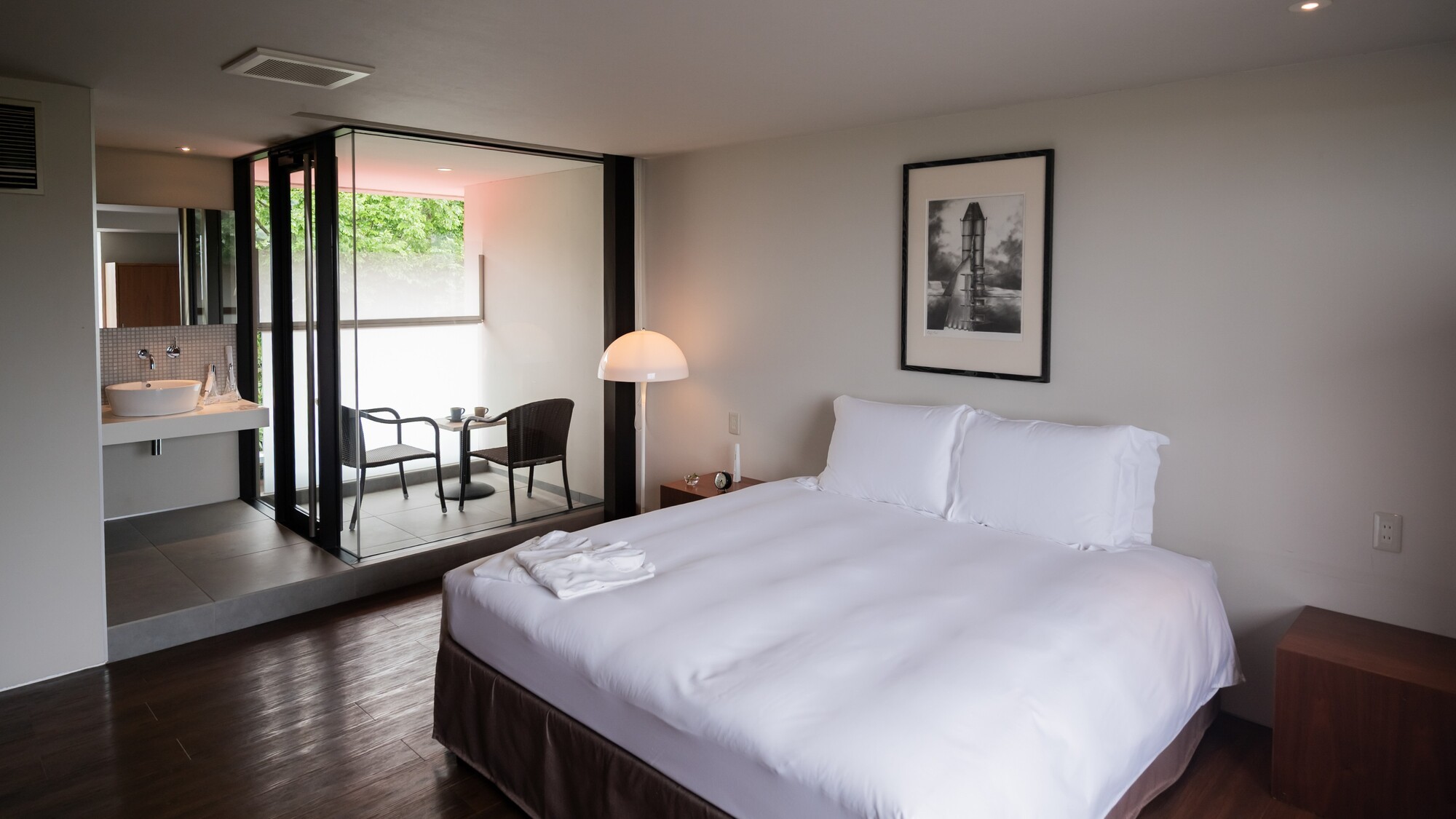 別館ダブル2F寝室