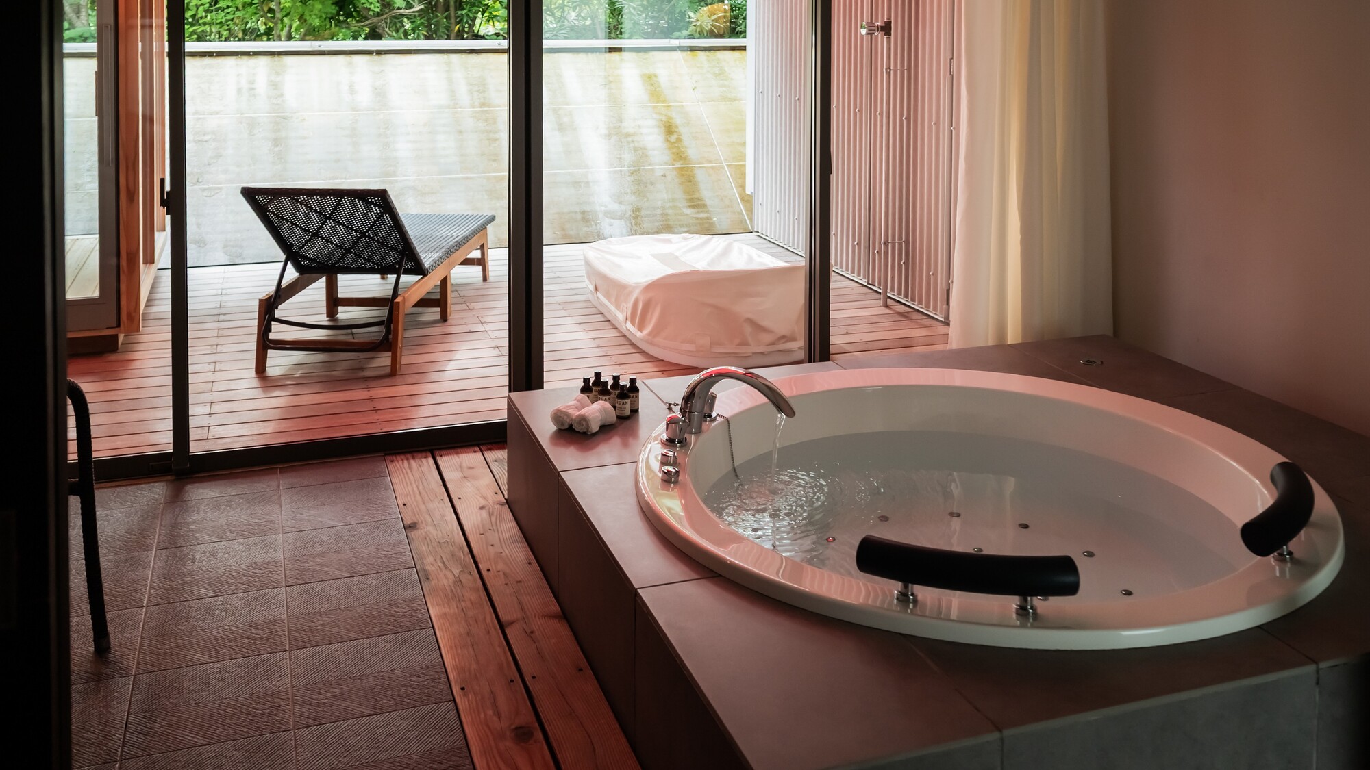 別館ツイン1Fジャグジー