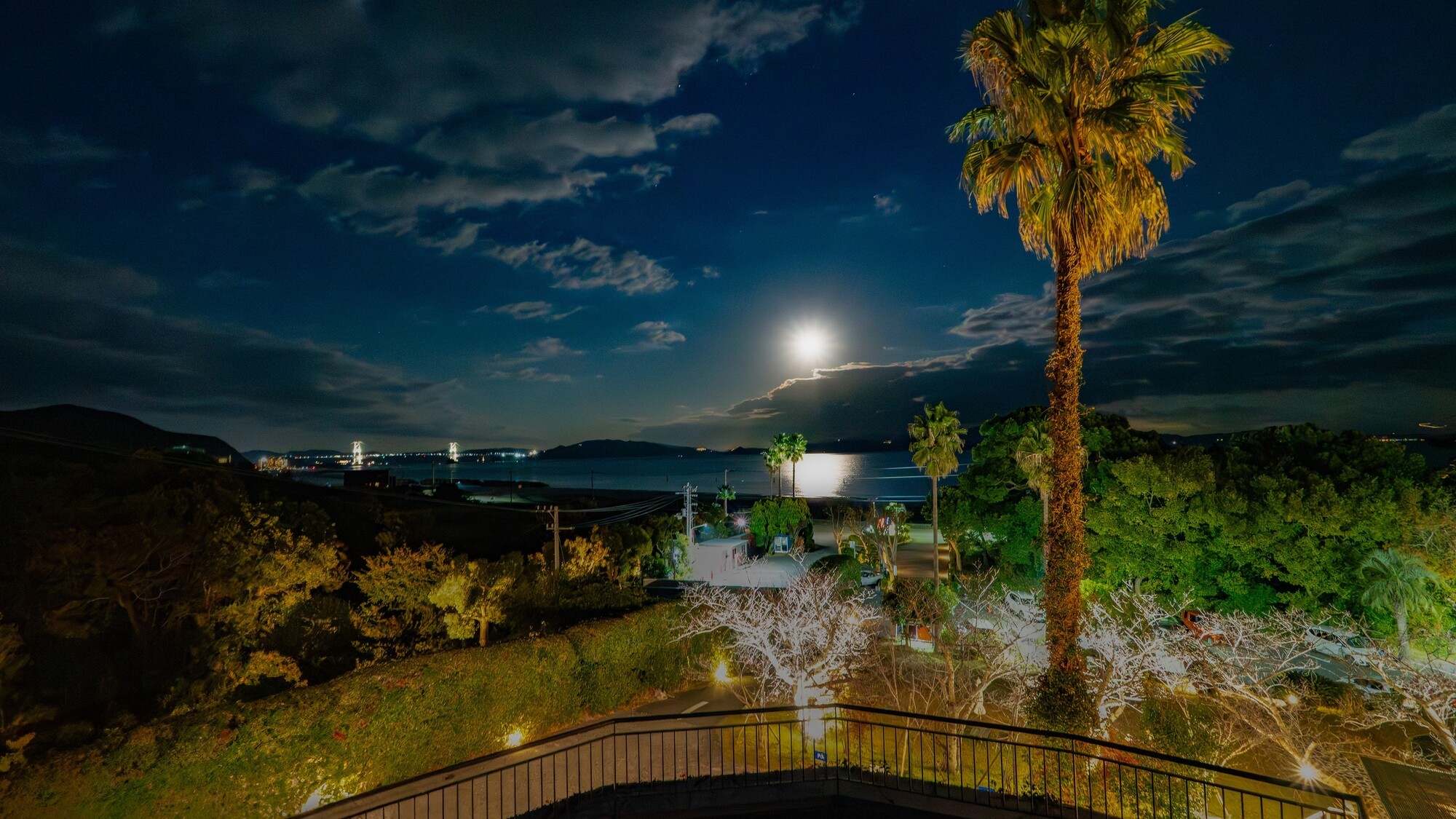 夜の眺望（ムーンロード）