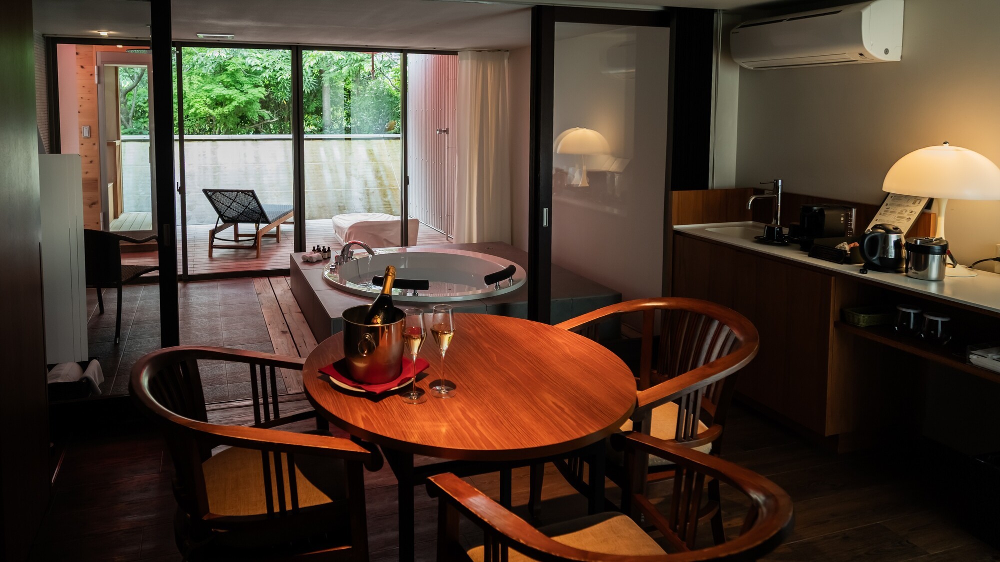 別館ツイン1Fリビング