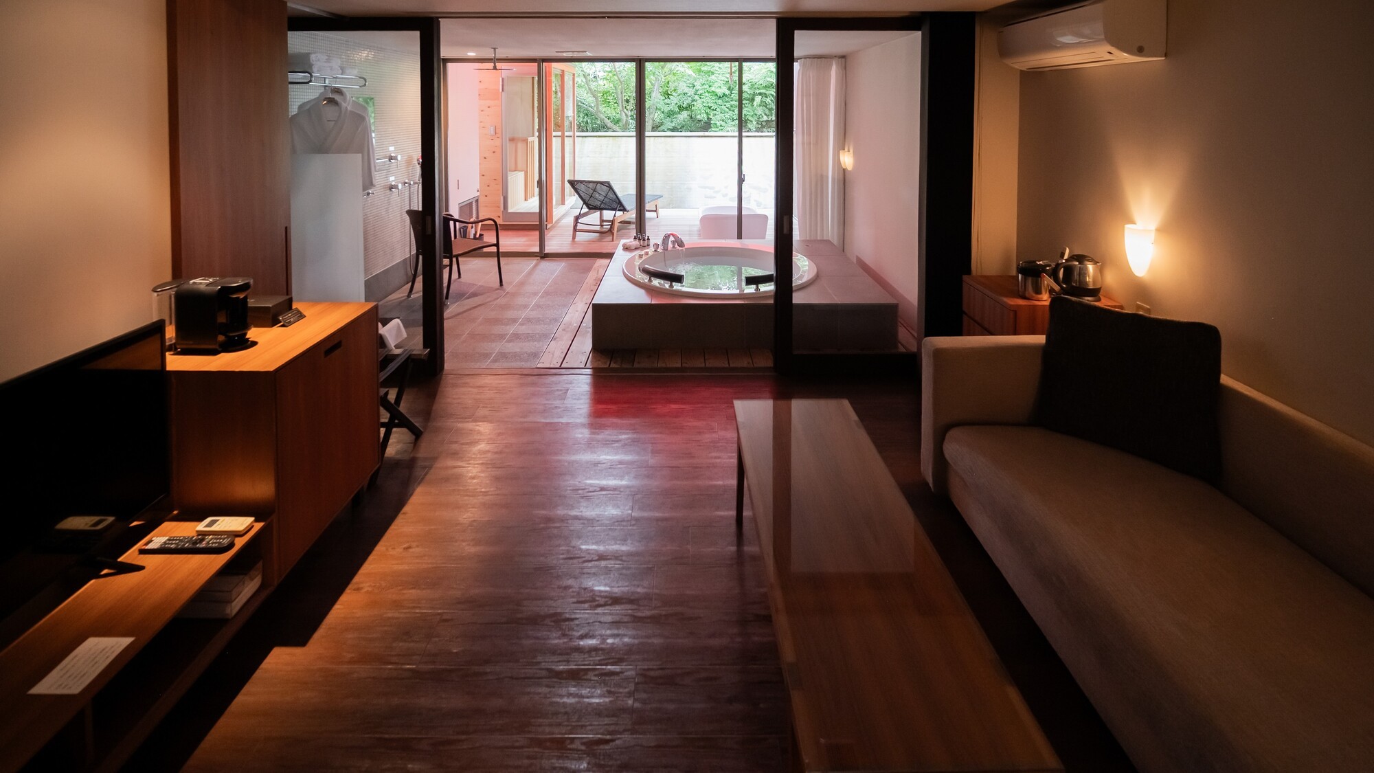 別館ダブル1Fリビング