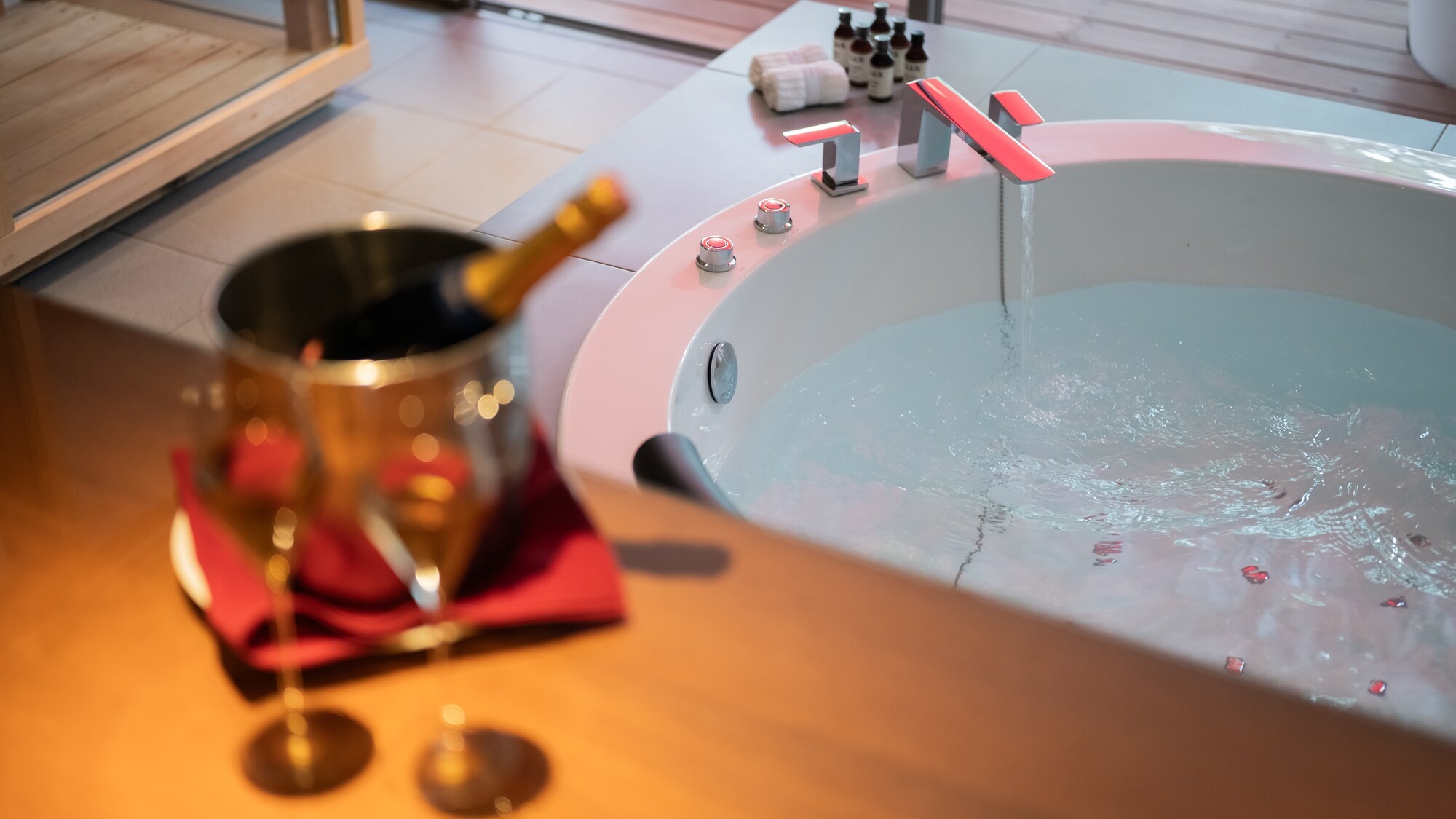 別館キング1Fジャグジー