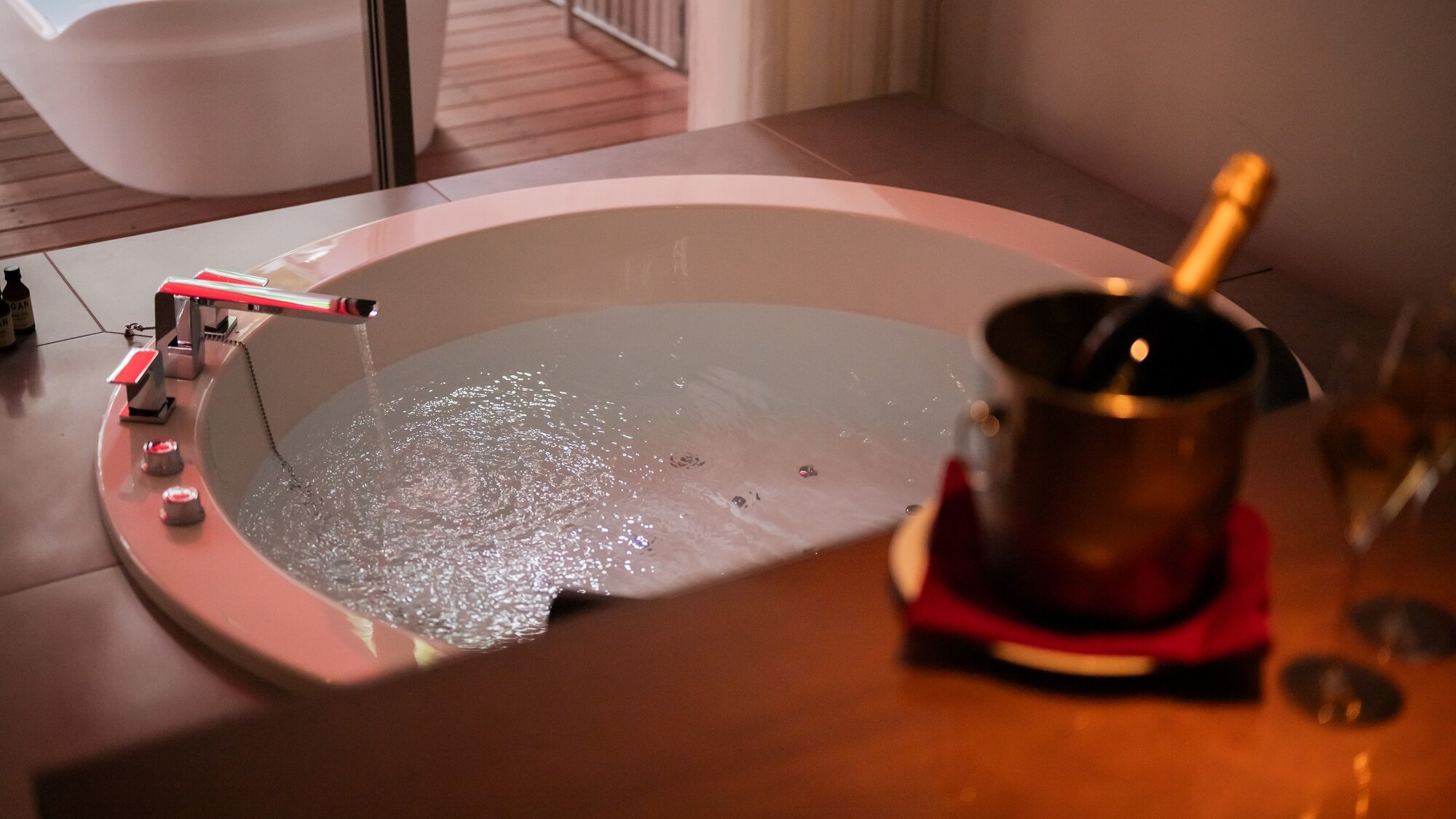 別館キング1Fジャグジー