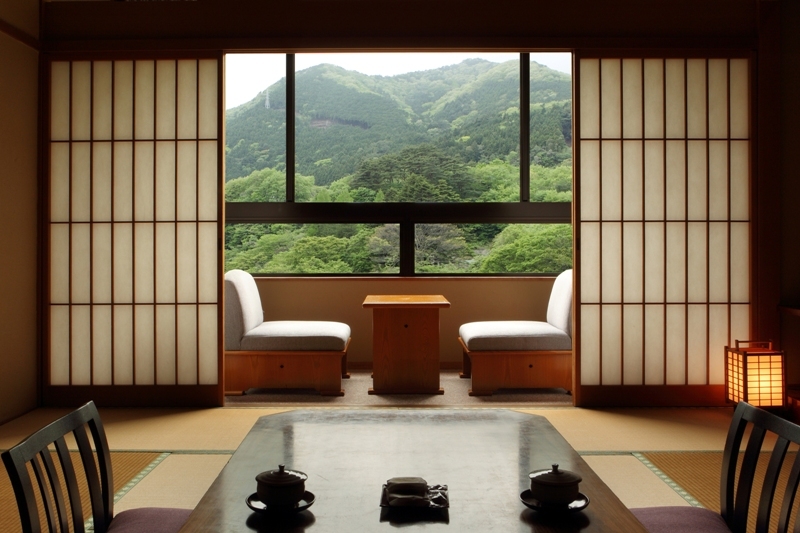 Japanese-style room 12 tatami mats along the valley (view)