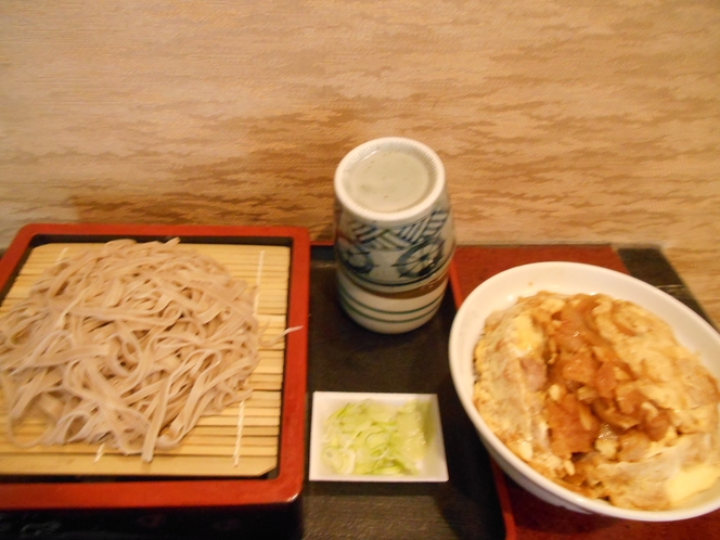 更科の「蕎麦とかつ丼」