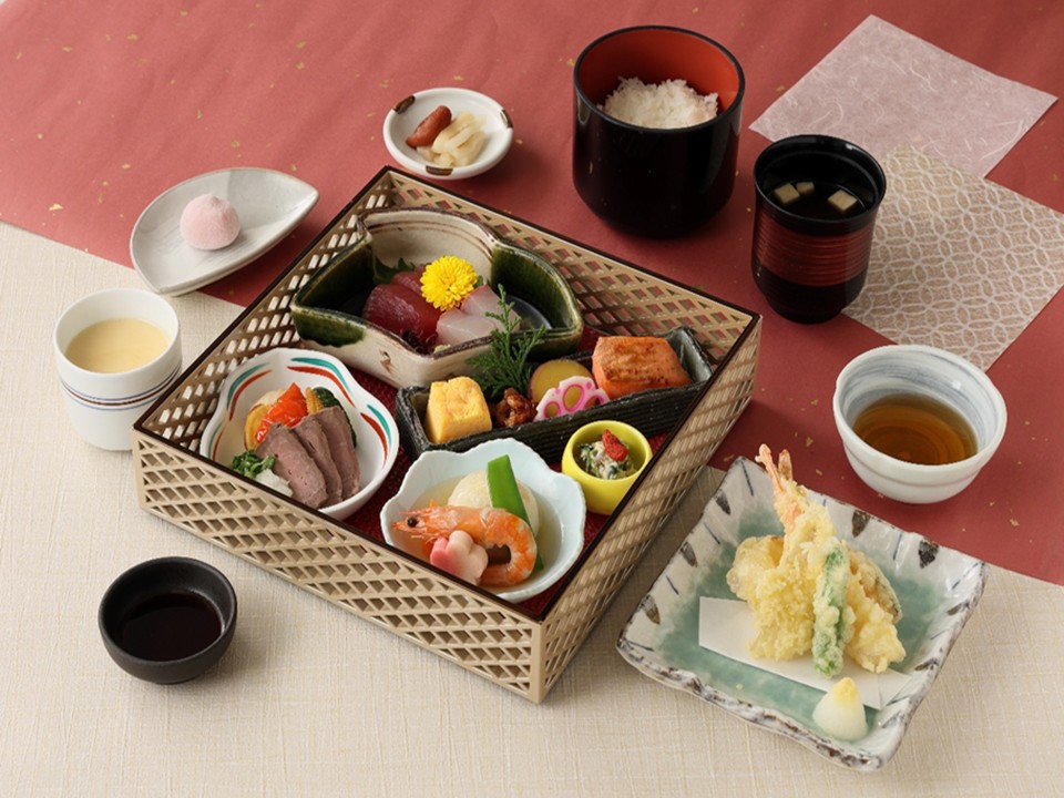 夕食は、季節の食材を楽しむ【松花堂弁当】★2食付プラン
