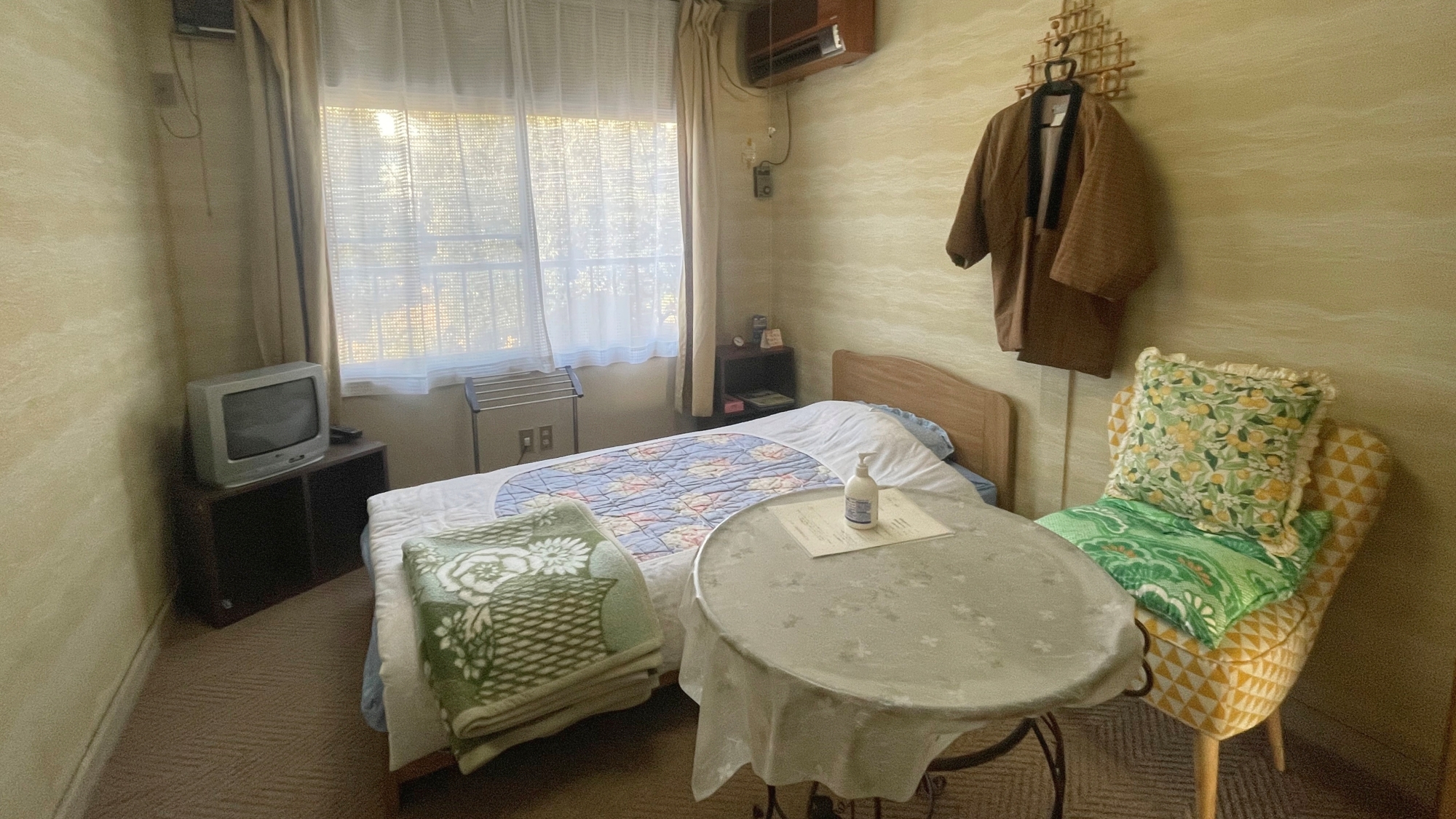 *【部屋】洋室一例：冬季は毛布をご用意