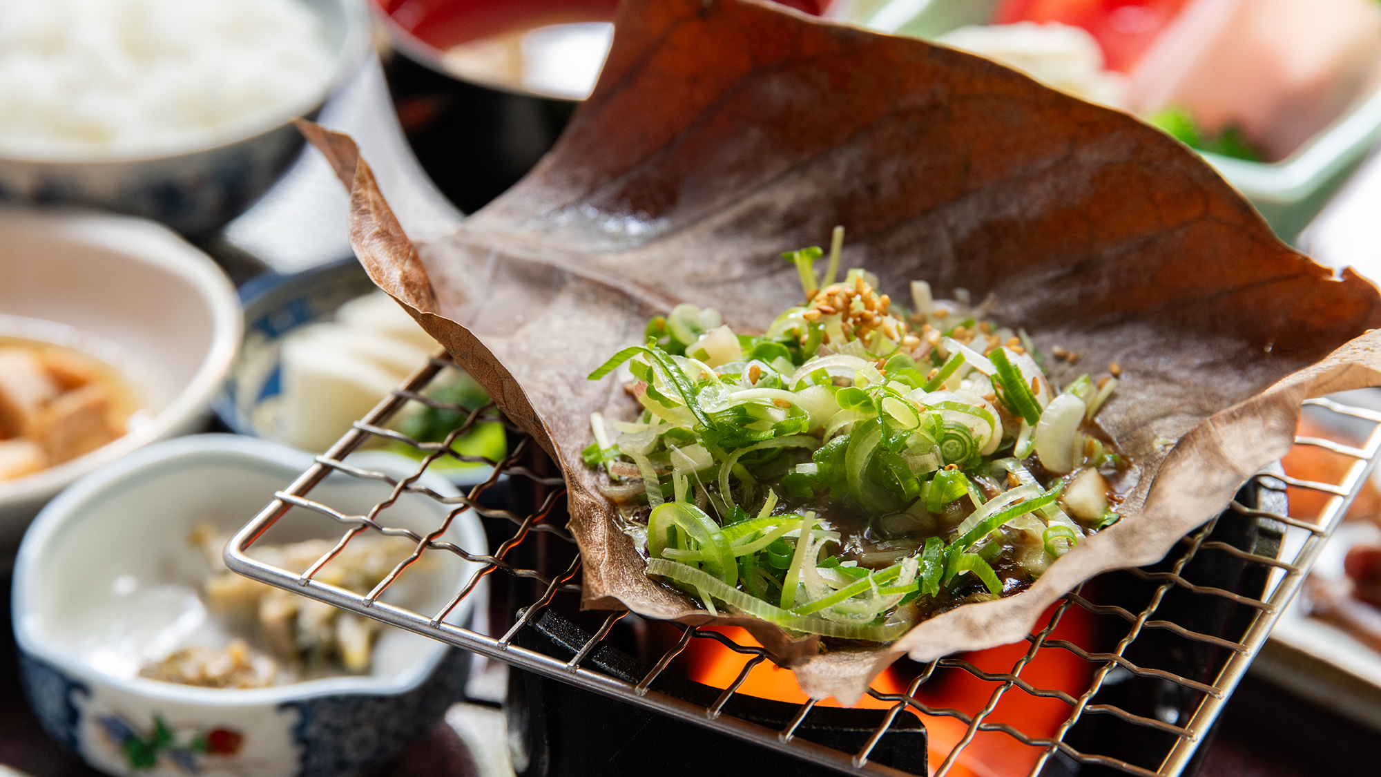 【朝食一例】当館自慢の自家製朴葉味噌はご飯がすすむ一品