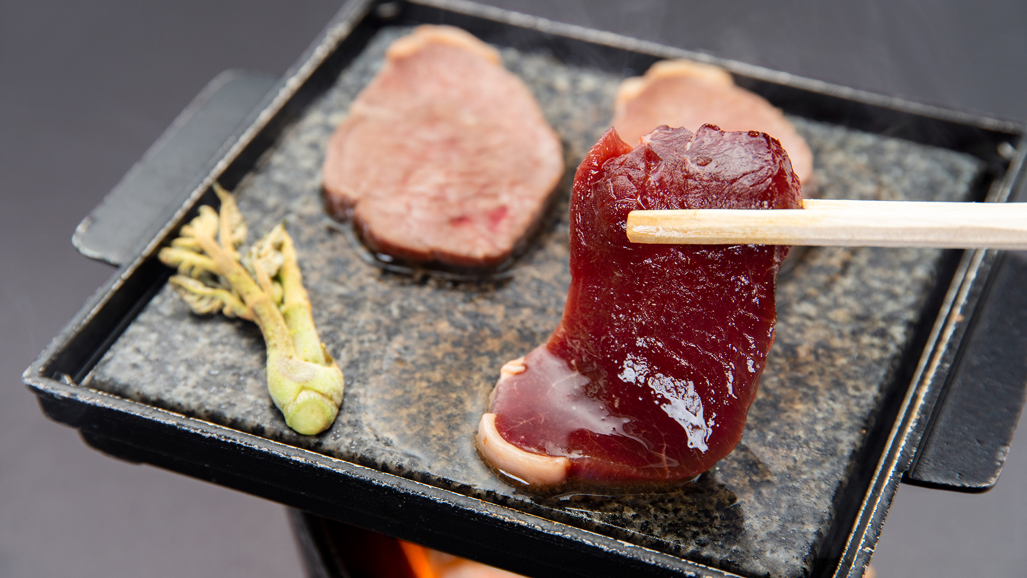 【夕食一例】ジビエを組み合わせた季節の和会席（鹿肉の鉄板焼き）