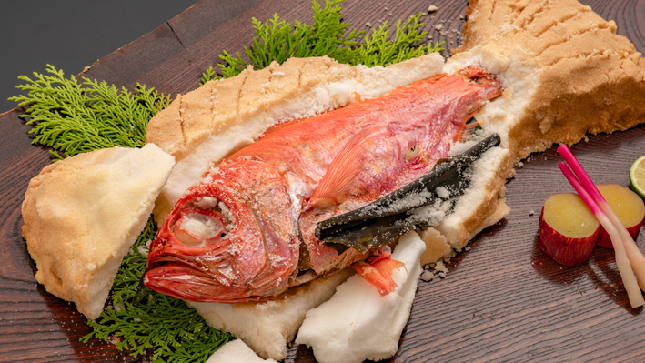 【金目尽くし会席】王道料理から郷土料理まで、6つの金目鯛料理を楽しむ。メインは金目鯛の塩釜焼き