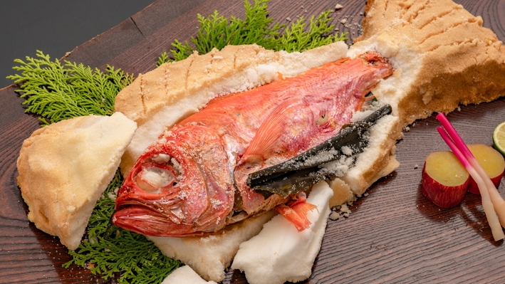 【金目尽くし会席】王道料理から郷土料理まで、6つの金目鯛料理を楽しむ。メインは金目鯛の塩釜焼き