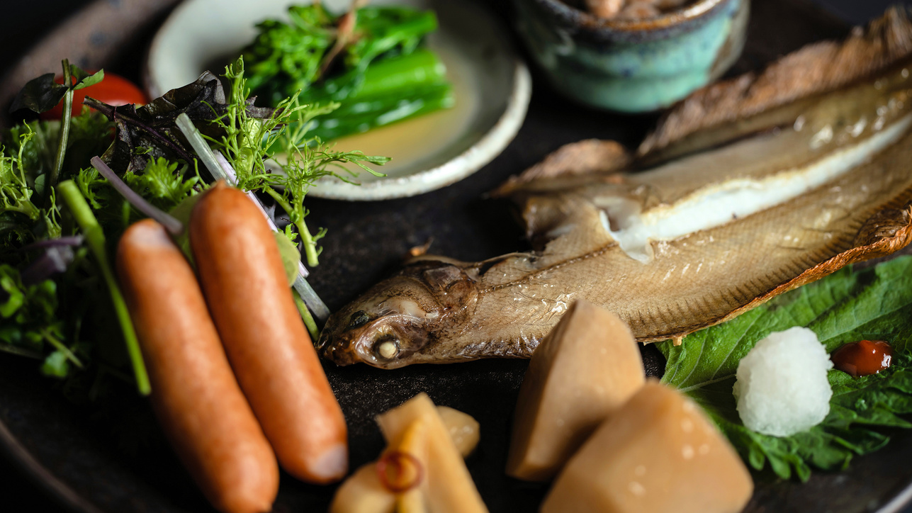 2食付き＜ポークグリル＞熱々で美味しいグリル料理と、湯の花舞う源泉掛け流し温泉を楽しむ旅