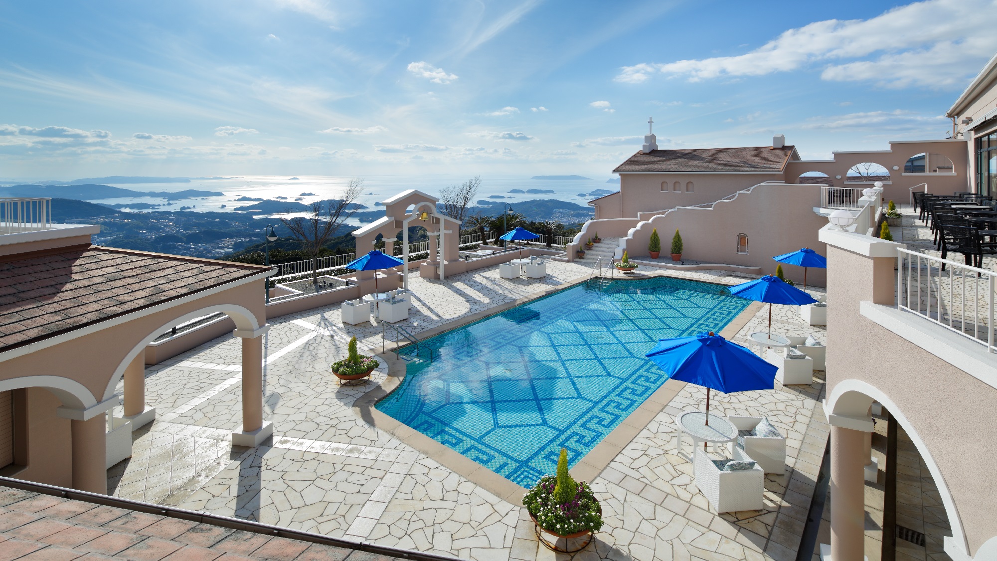 プールサイド昼