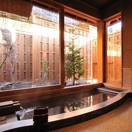 Walnut semi-open-air bath