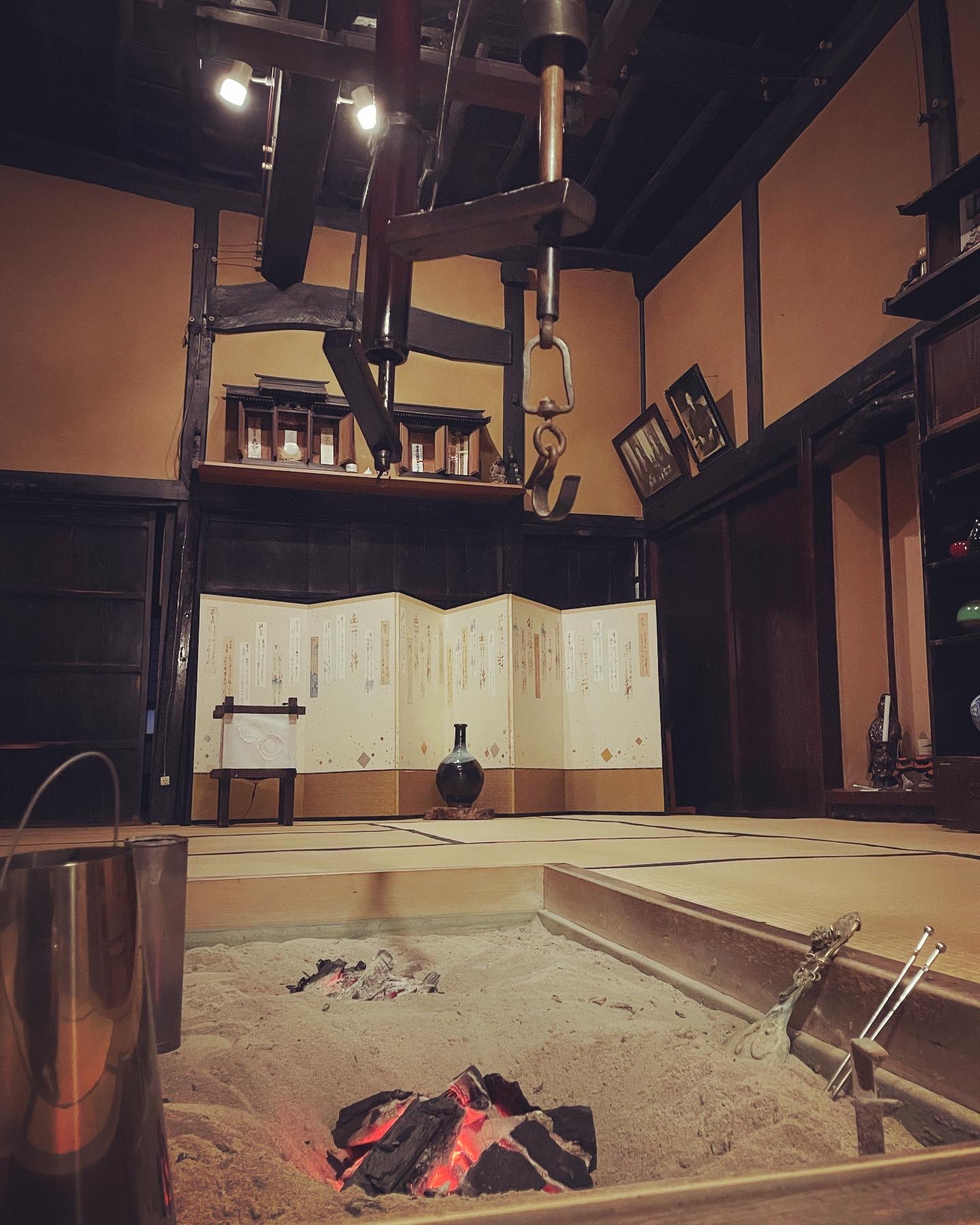 母屋囲炉裏端