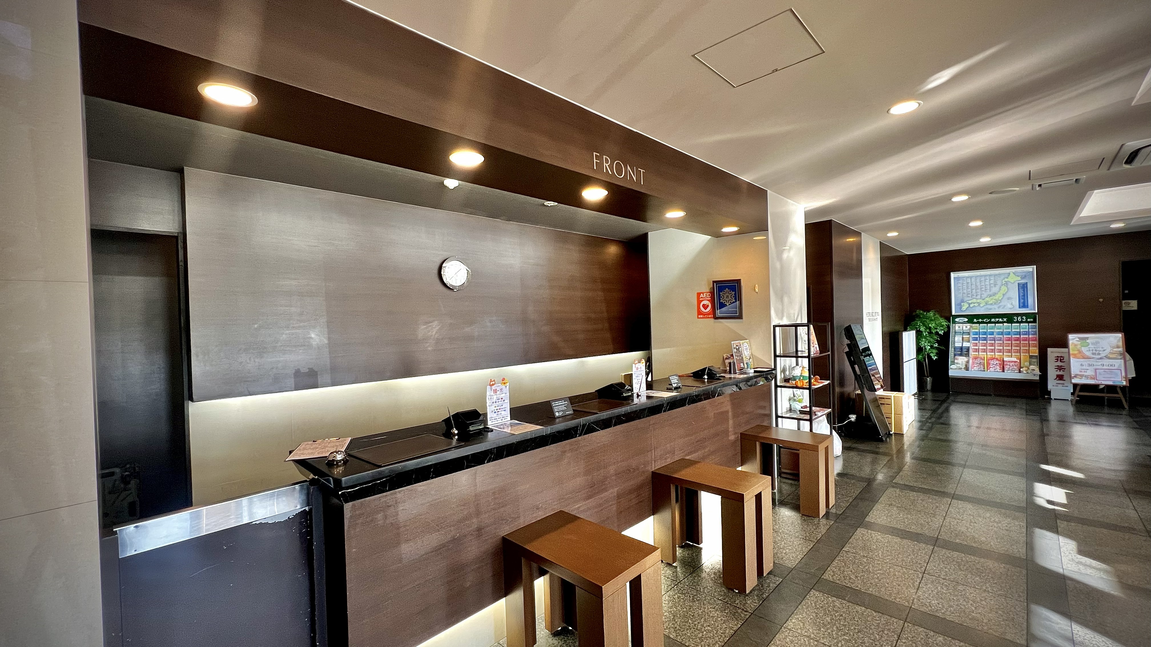 【ロビー】フロントカウンター
