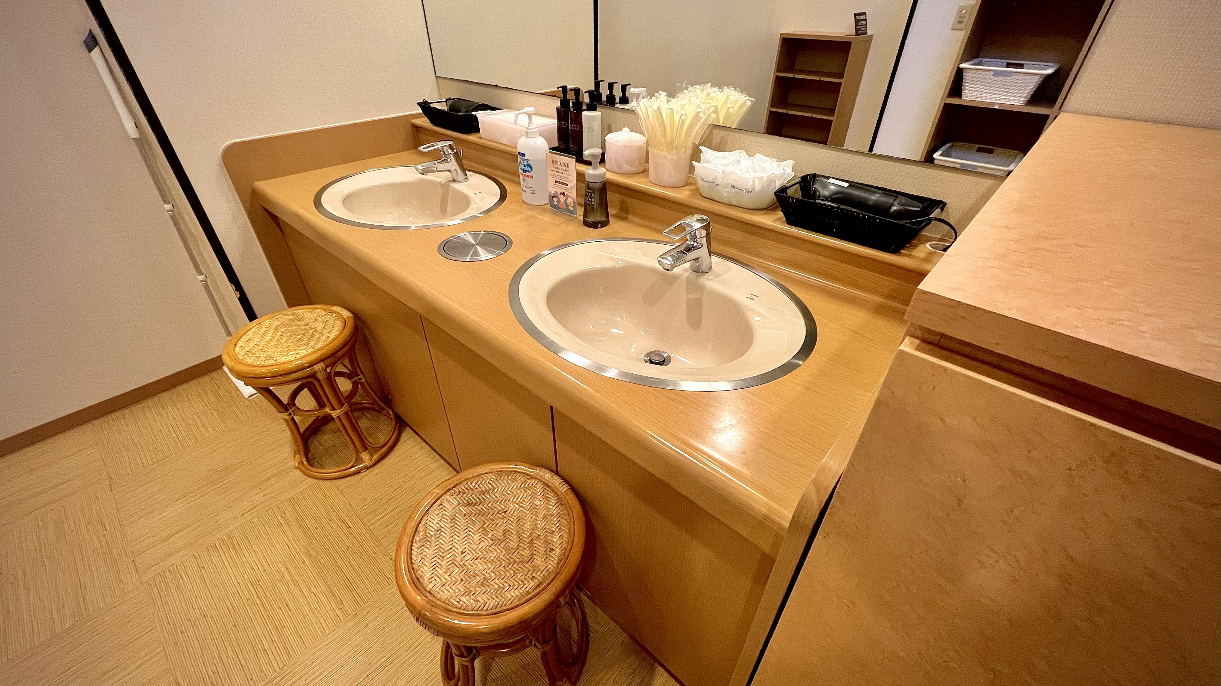 【旅人の湯】女性浴場 洗面台