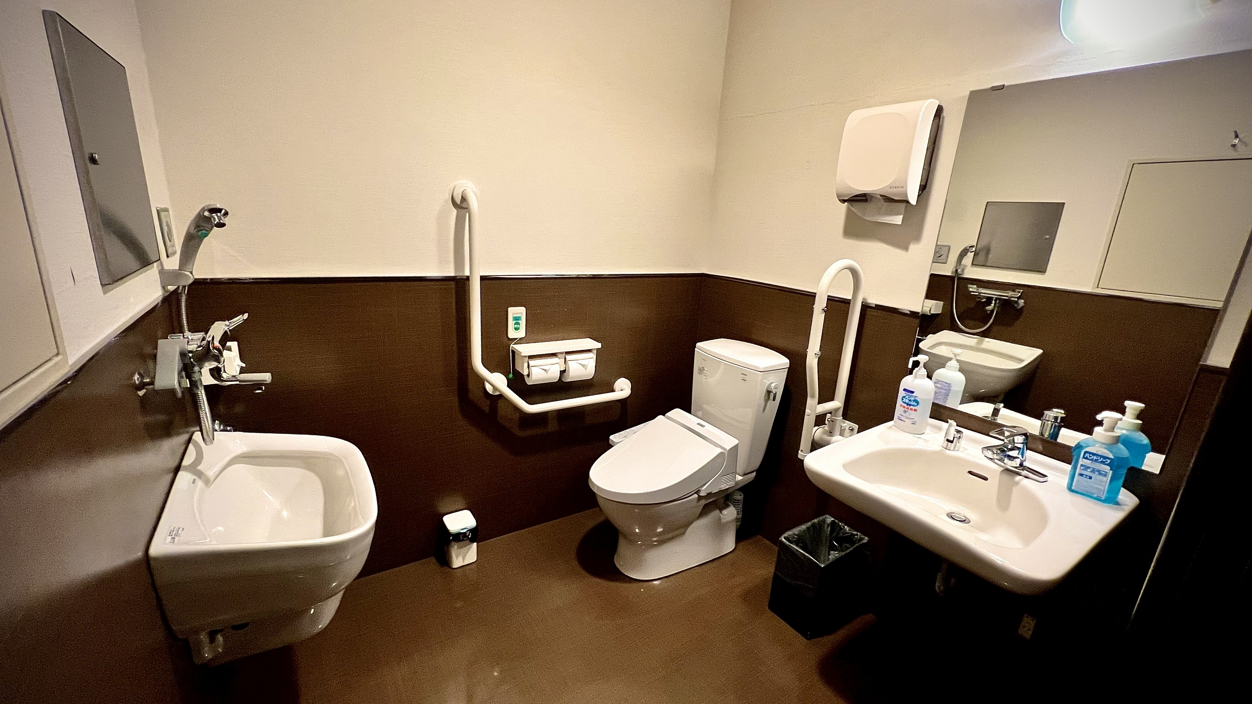 【ロビー】パブリックトイレ(多目的)