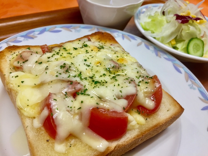 朝食☆　フレッシュトマトのチーズトースト