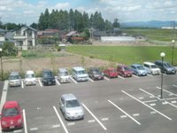 無料平面駐車場は109台と広々！！