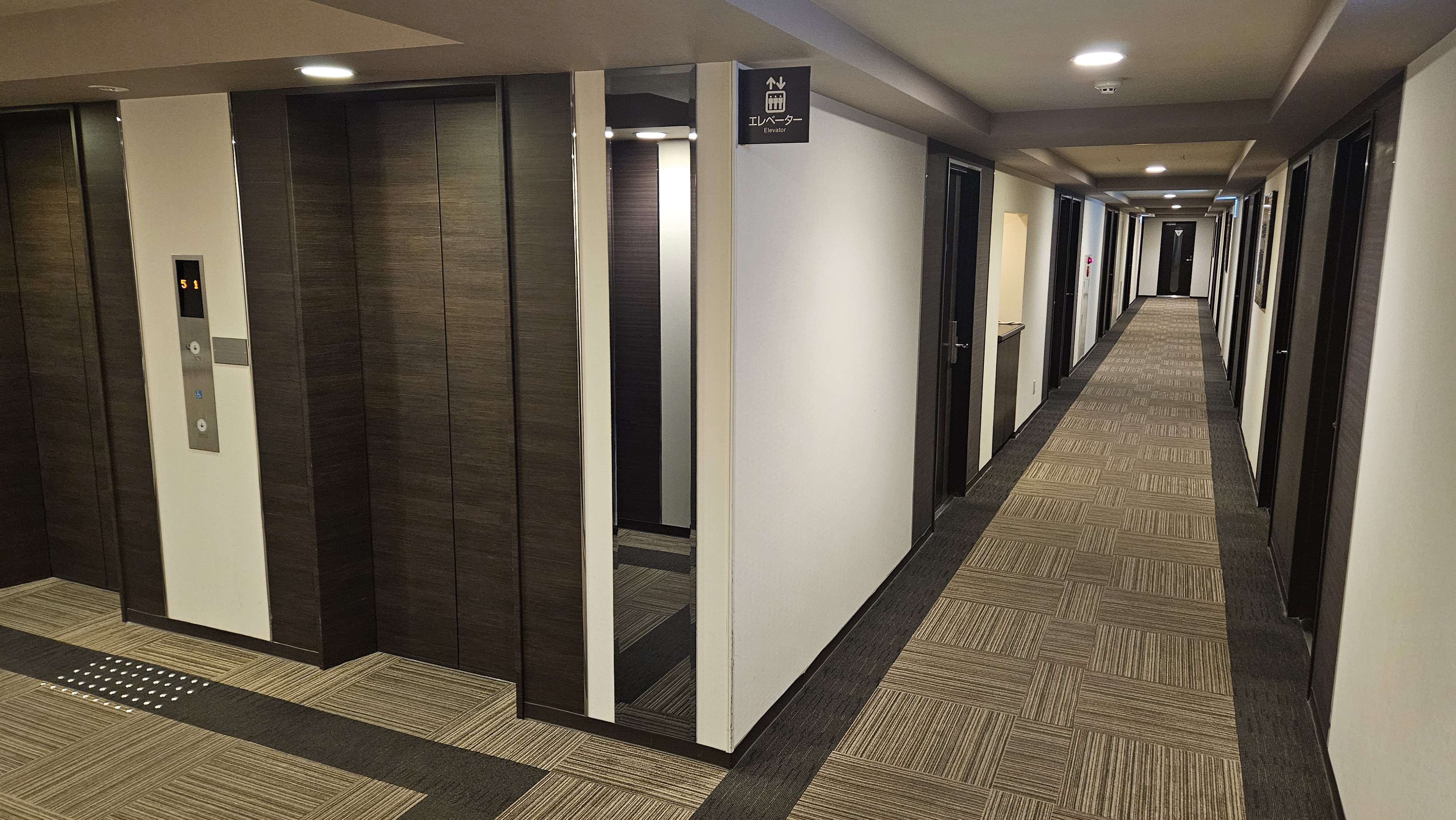 客室フロア　廊下