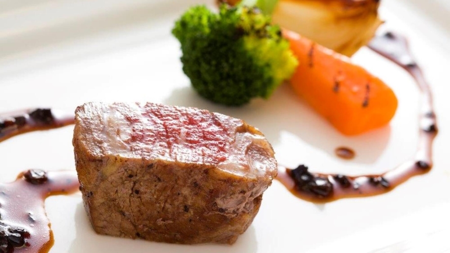 ■ご夕食＜洋食コース／肉＞牛ヒレのグリル　ペリグーソース