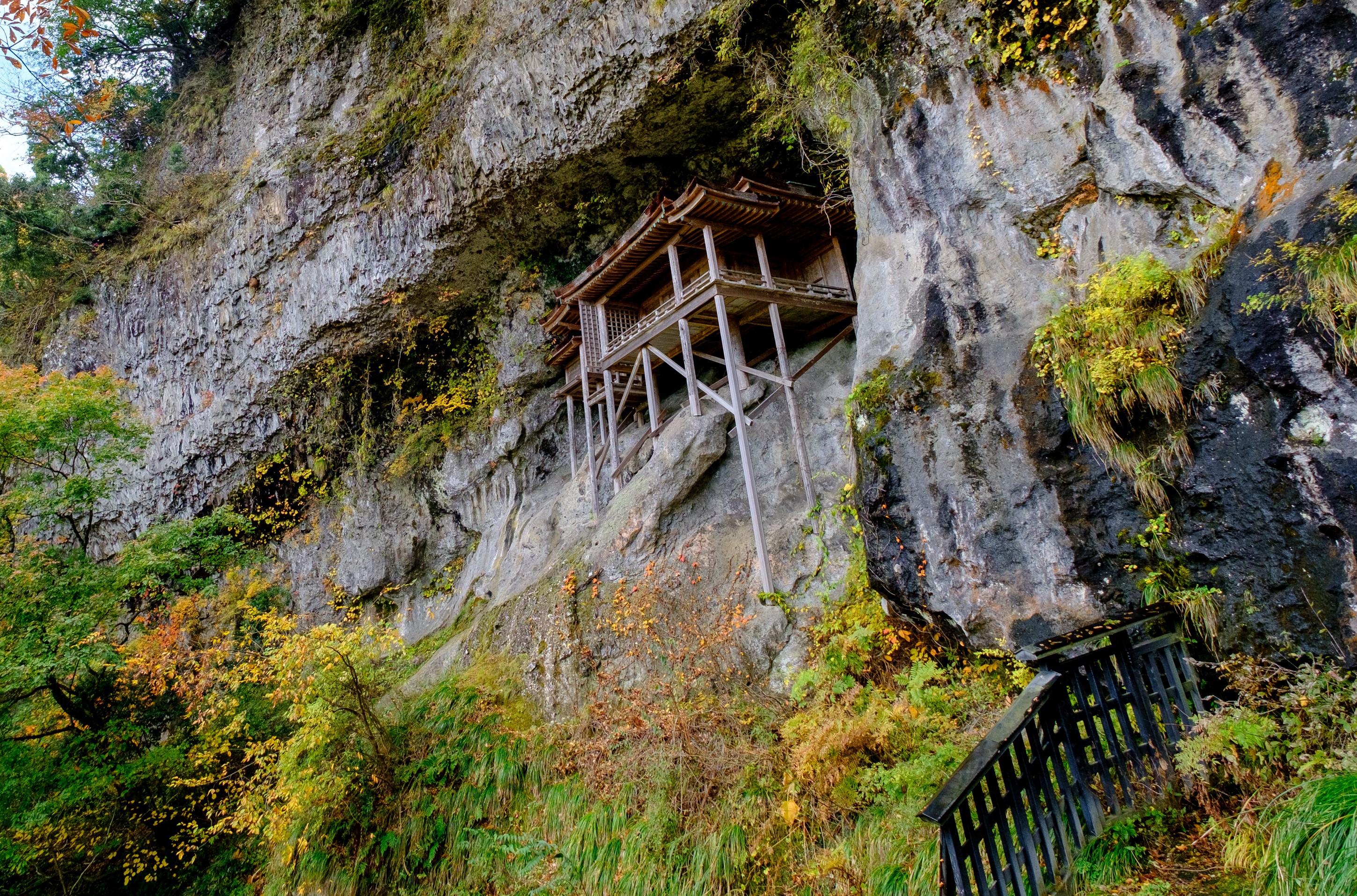 三徳山　三佛寺　投入堂