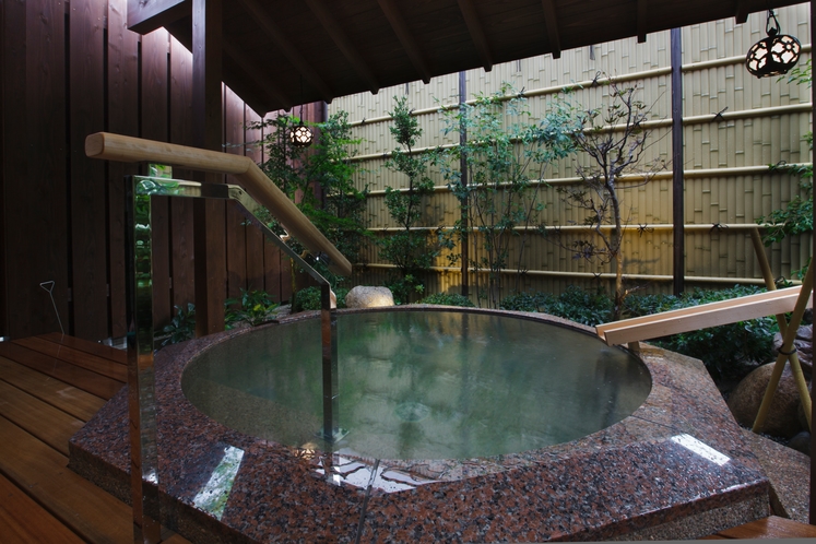 大浴場 離れ湯「雨情」内 露天風呂