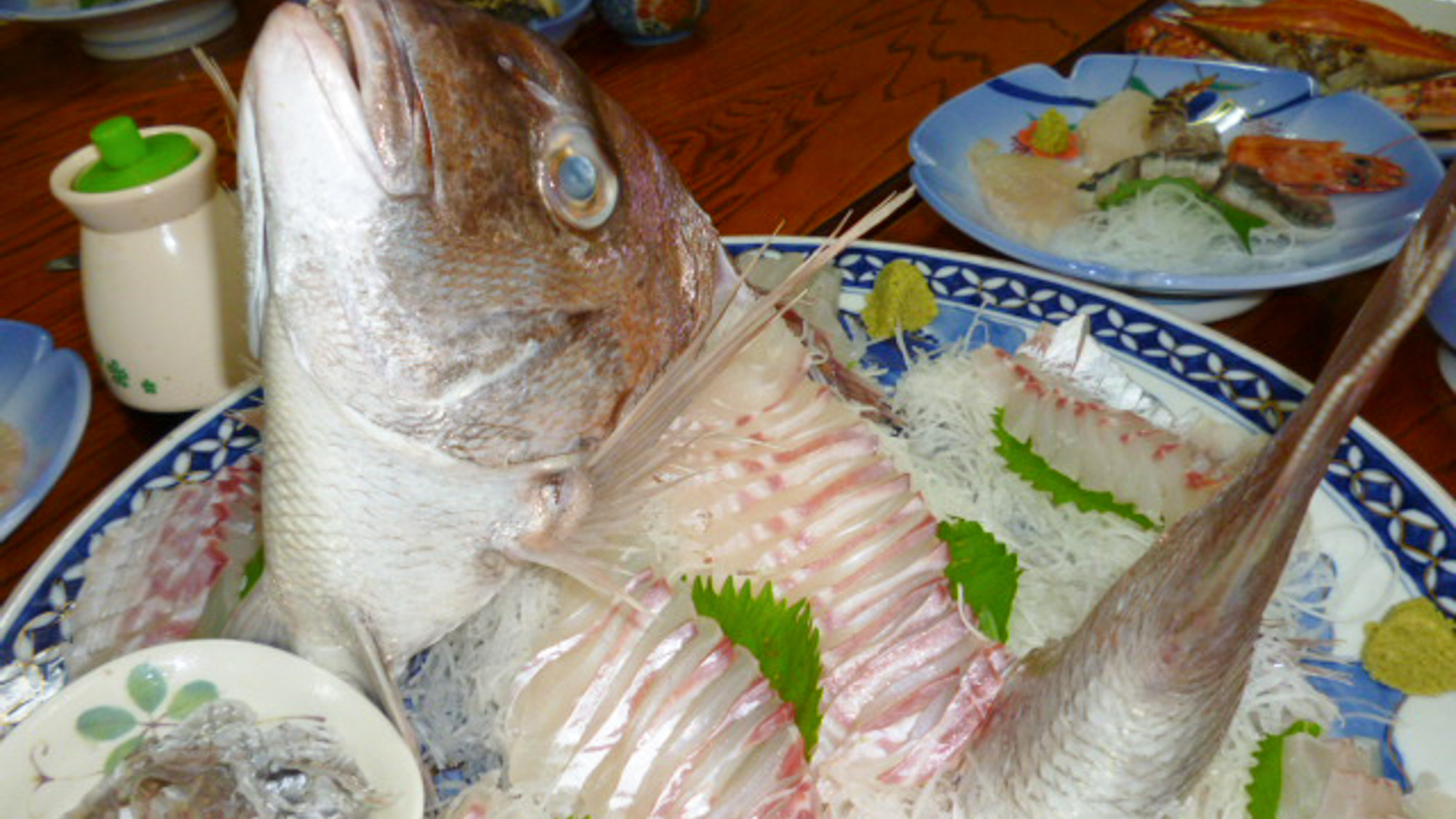 地元で水揚げされる新鮮な地魚と、 季節の味覚でおもてなし☆！※夕食一例。