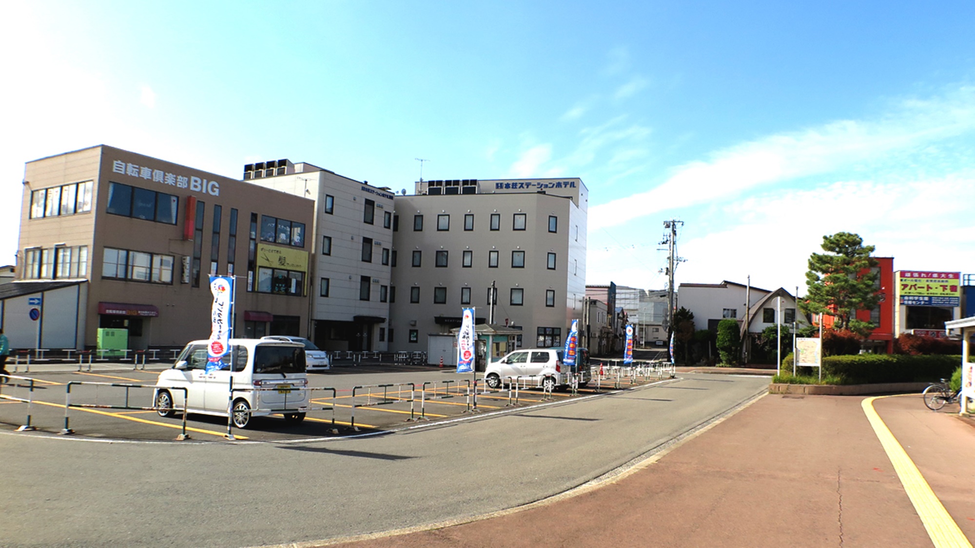 *【アクセス】羽後本荘駅降りて目の前です。