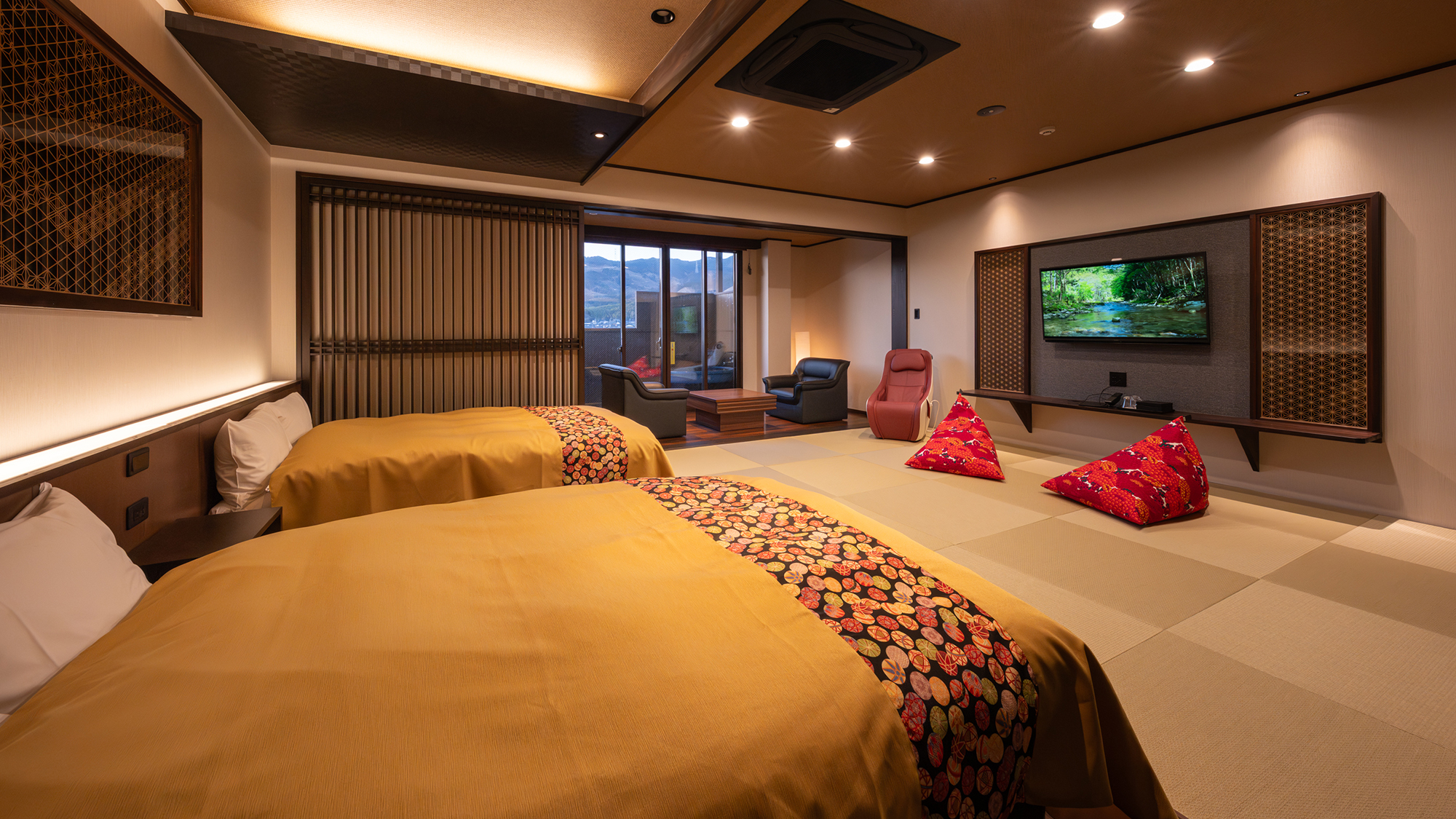 【リニューアル・悠然-yuuzen-】当館最上階の18畳和室からは美しい景色もお楽しみいただけます