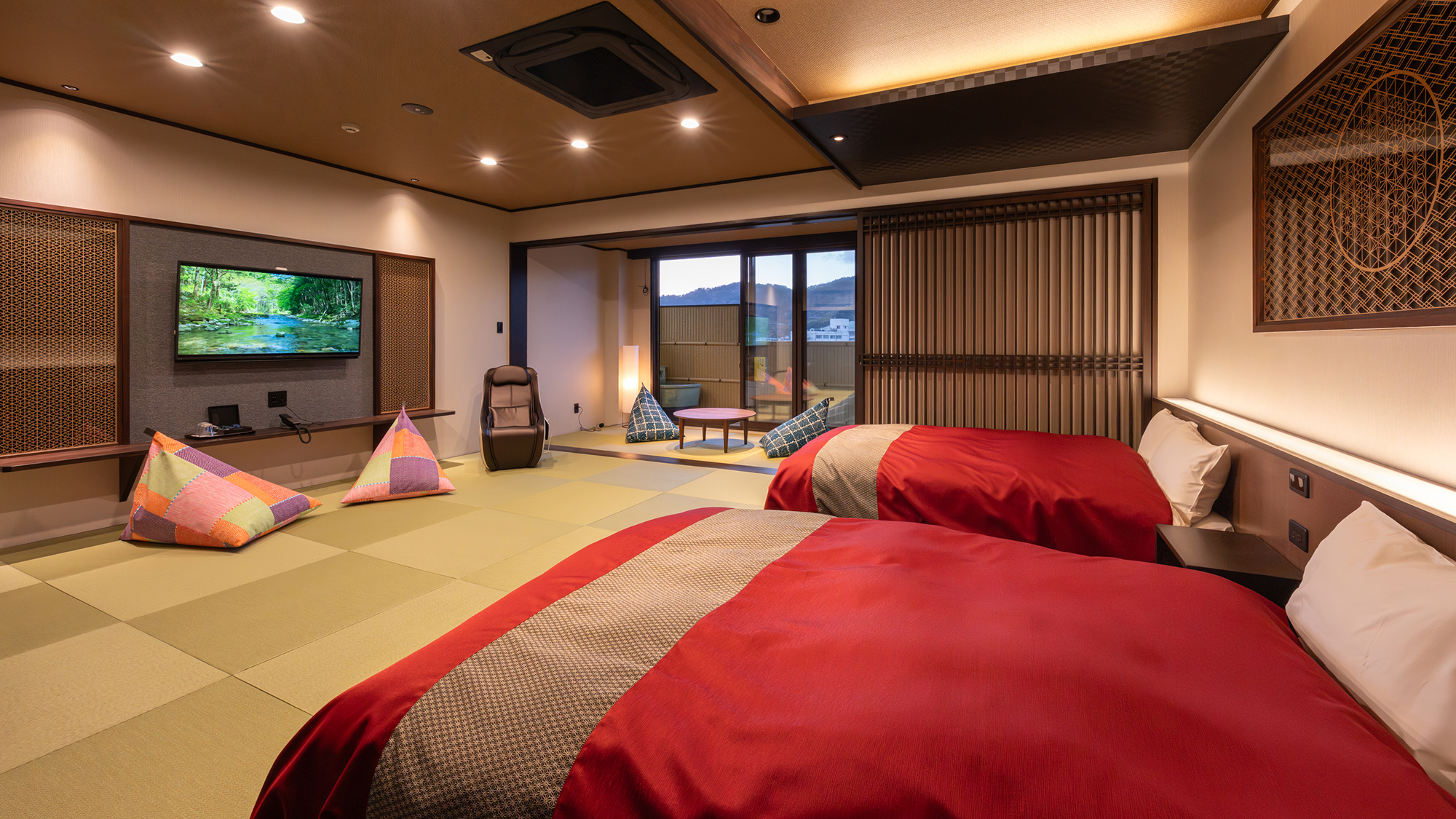 【リニューアル・悠然-yuuzen-】和の趣と洋の快適さが調和する贅沢な一室